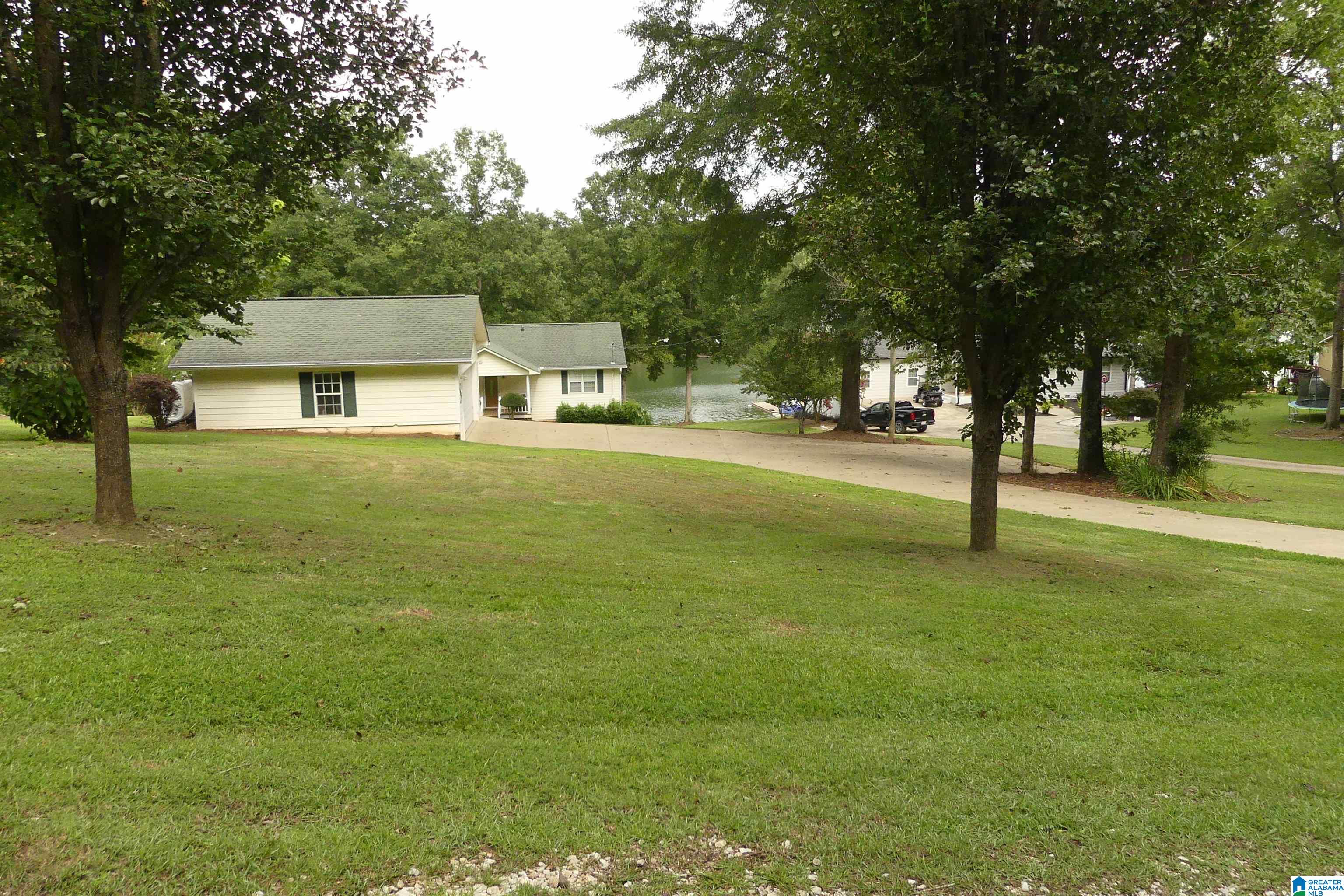 735 HOLLIDAY DRIVE