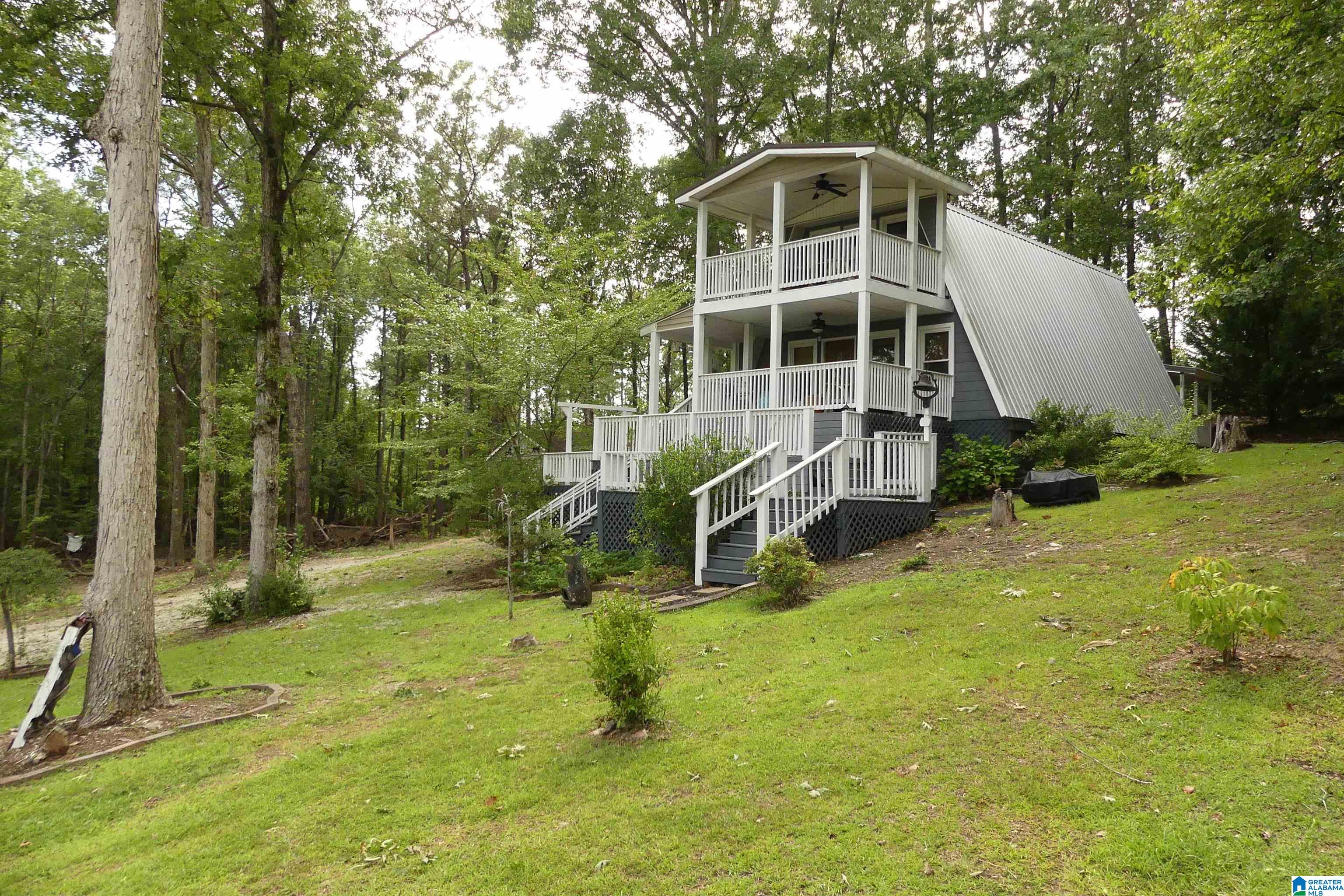 735 HOLLIDAY DRIVE