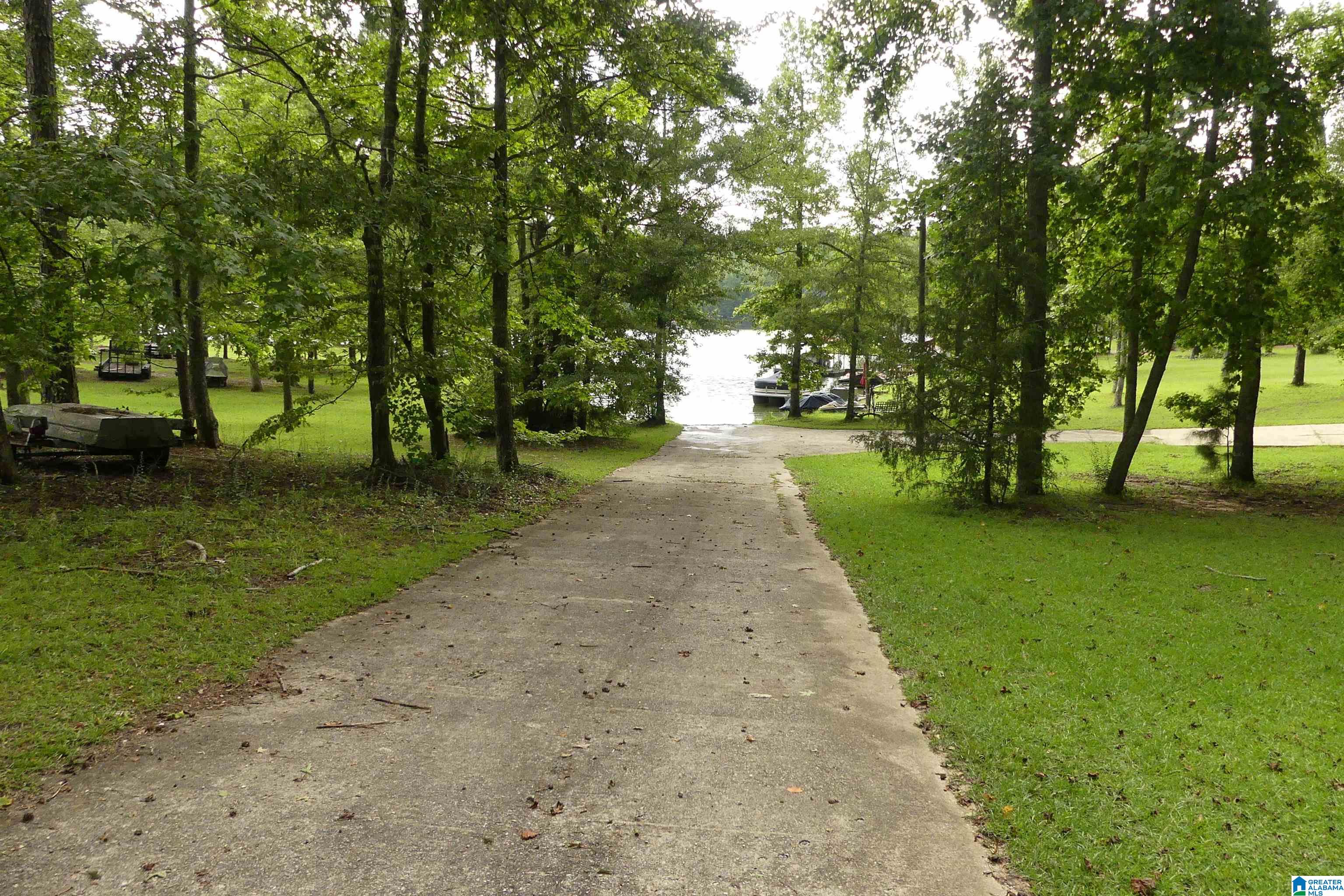 735 HOLLIDAY DRIVE