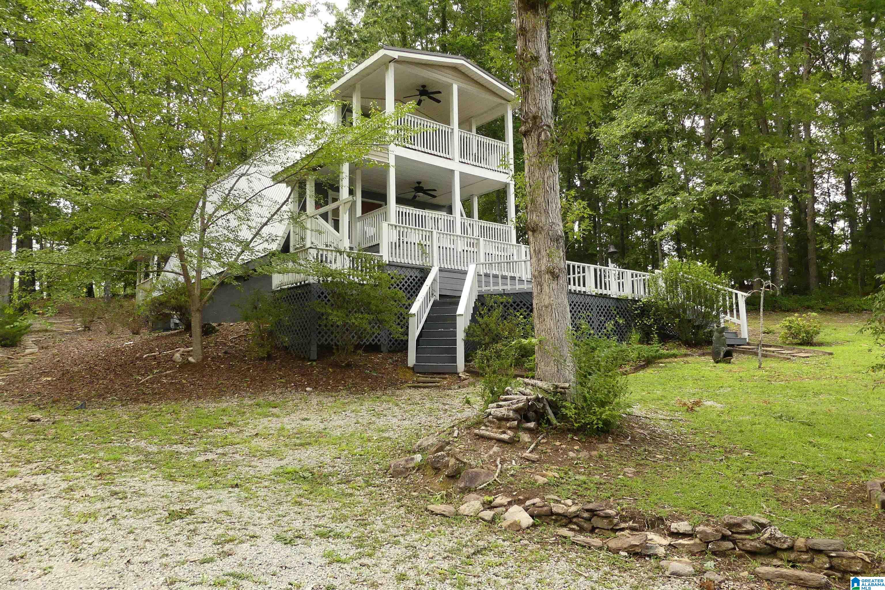 735 HOLLIDAY DRIVE