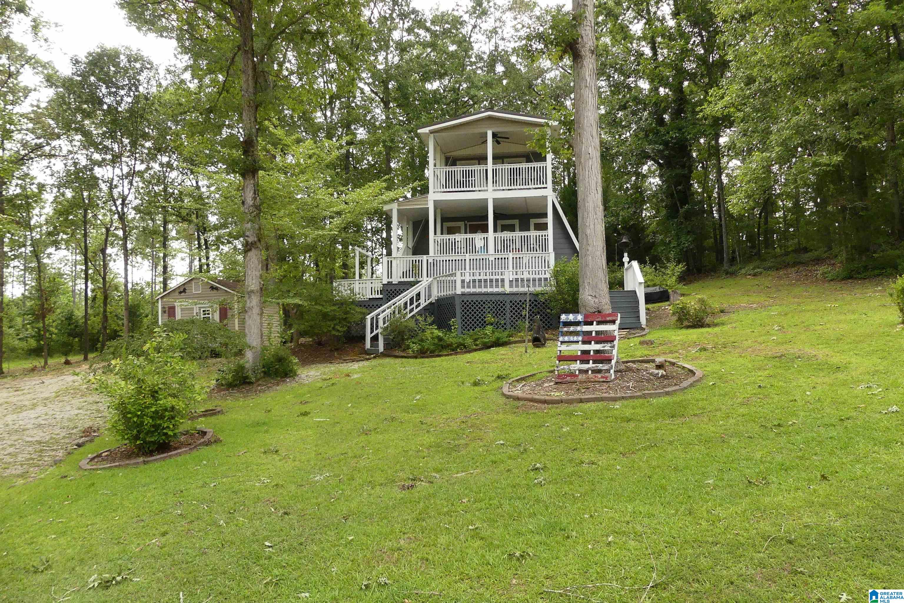 735 HOLLIDAY DRIVE