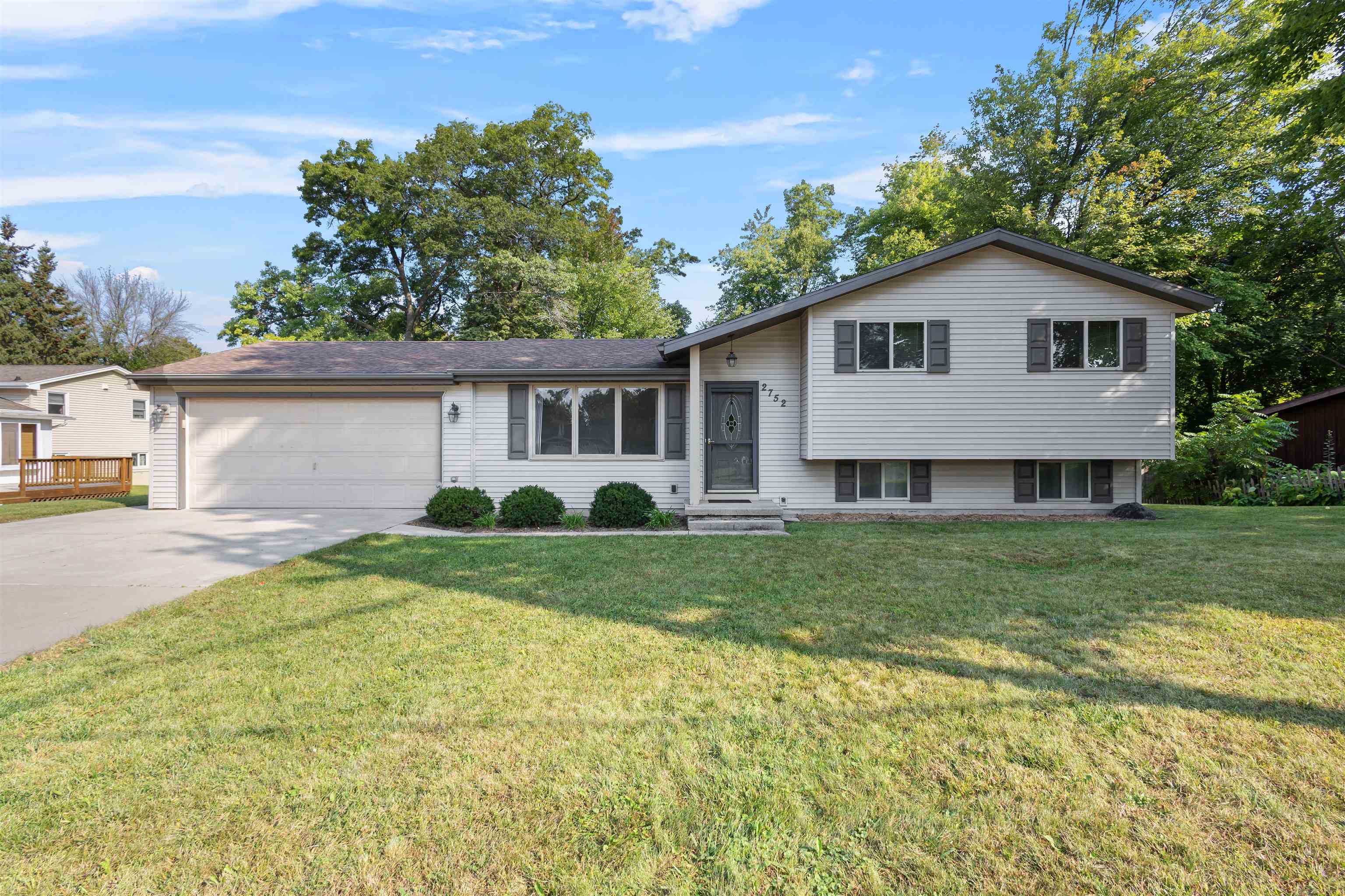 2752 HAZELWOOD Lane