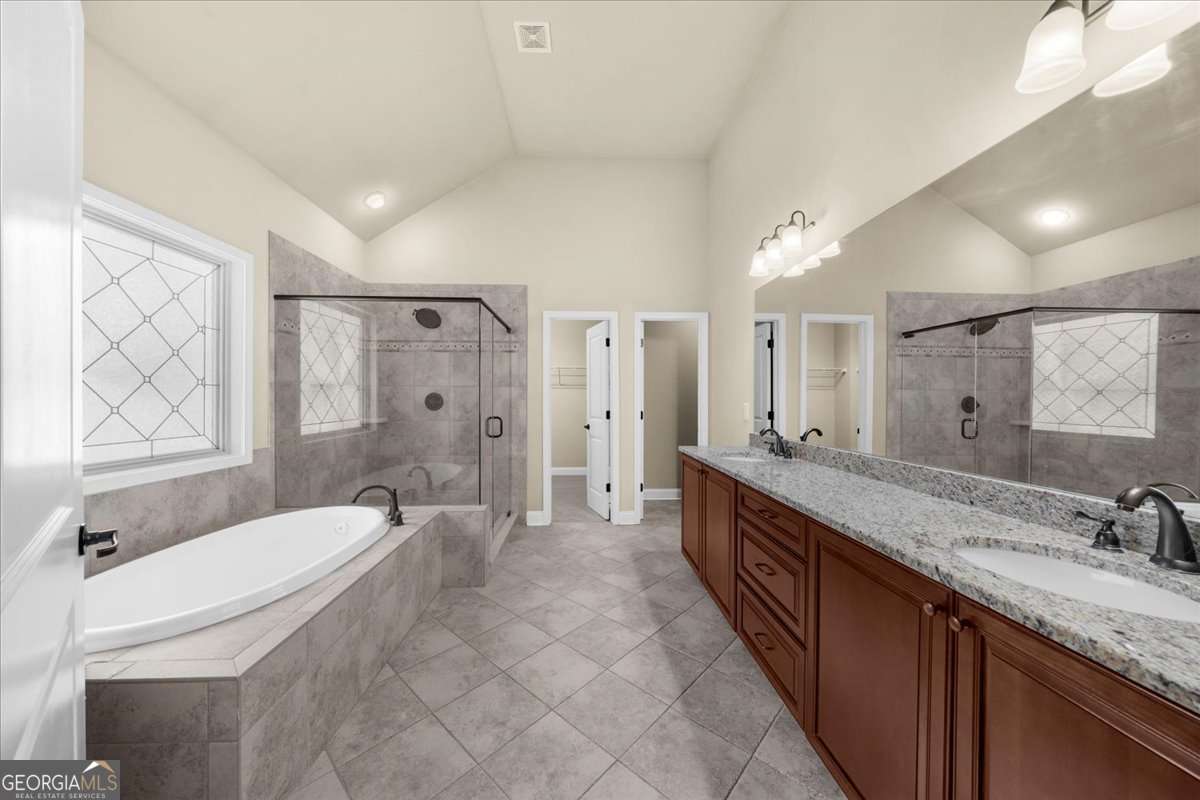 4930 Cecilia Square