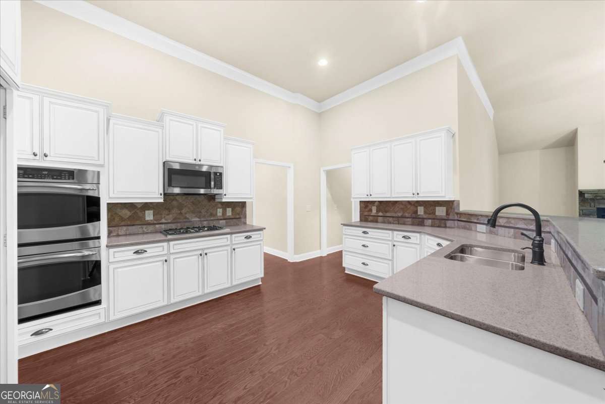 4930 Cecilia Square
