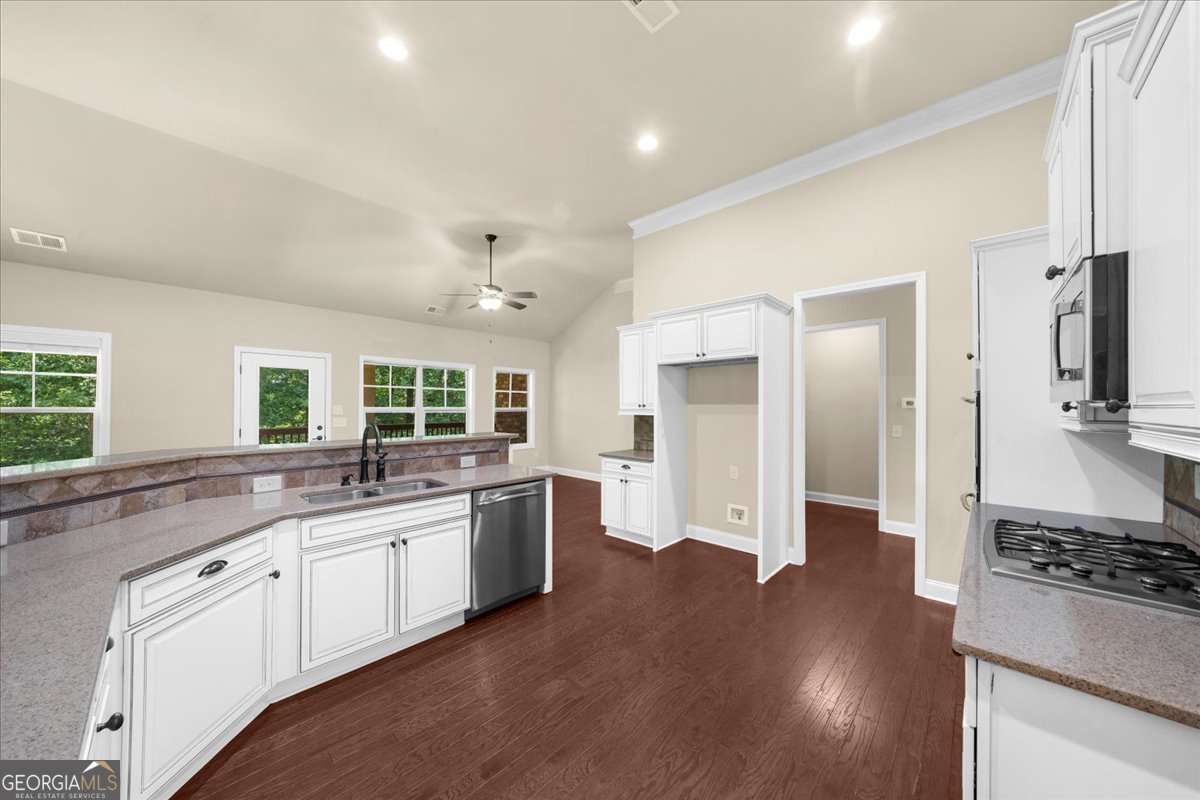 4930 Cecilia Square