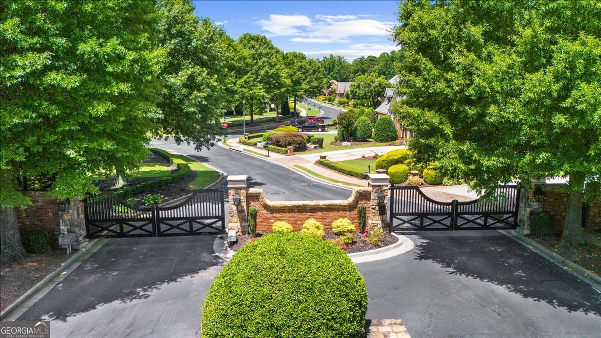 4930 Cecilia Square
