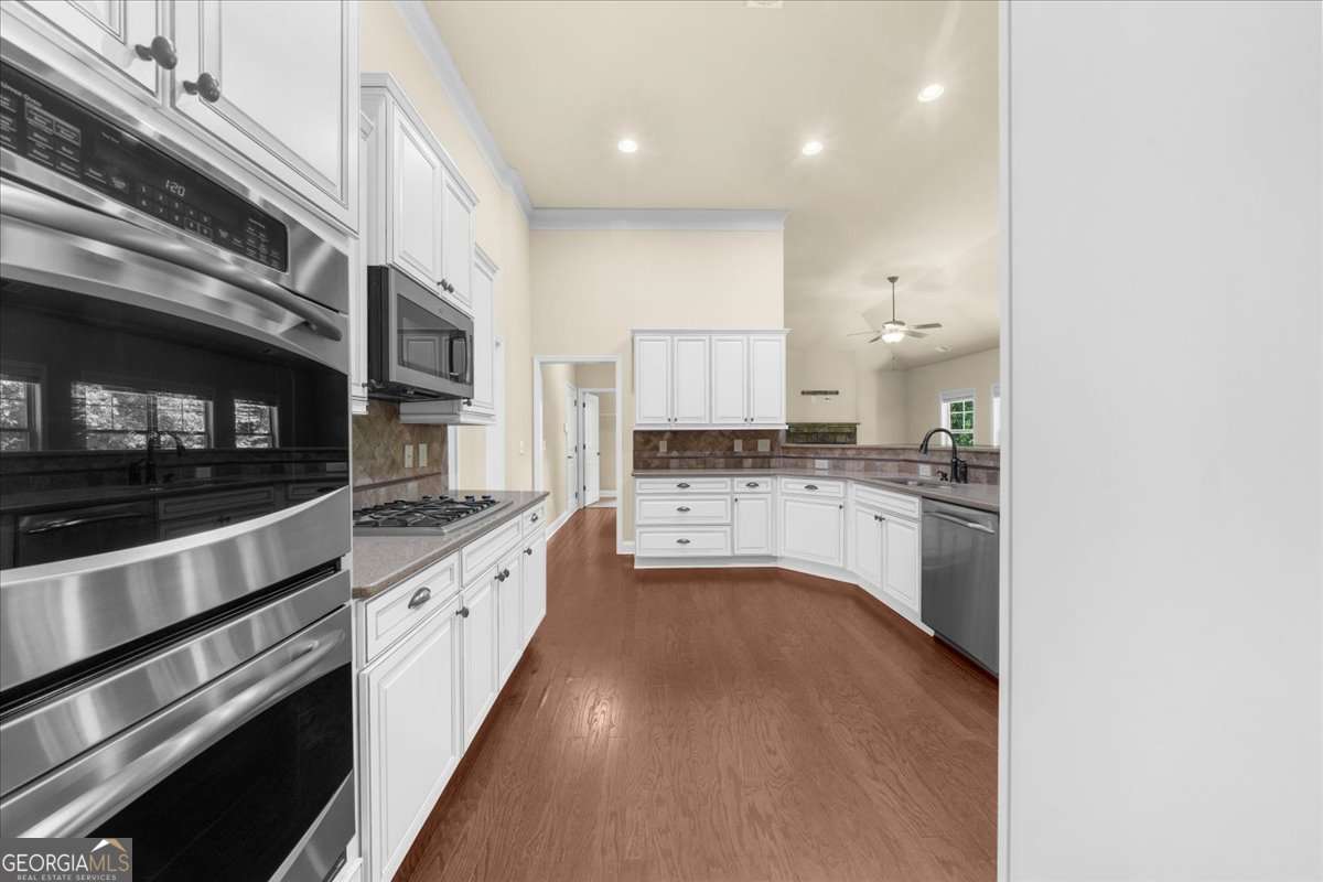 4930 Cecilia Square