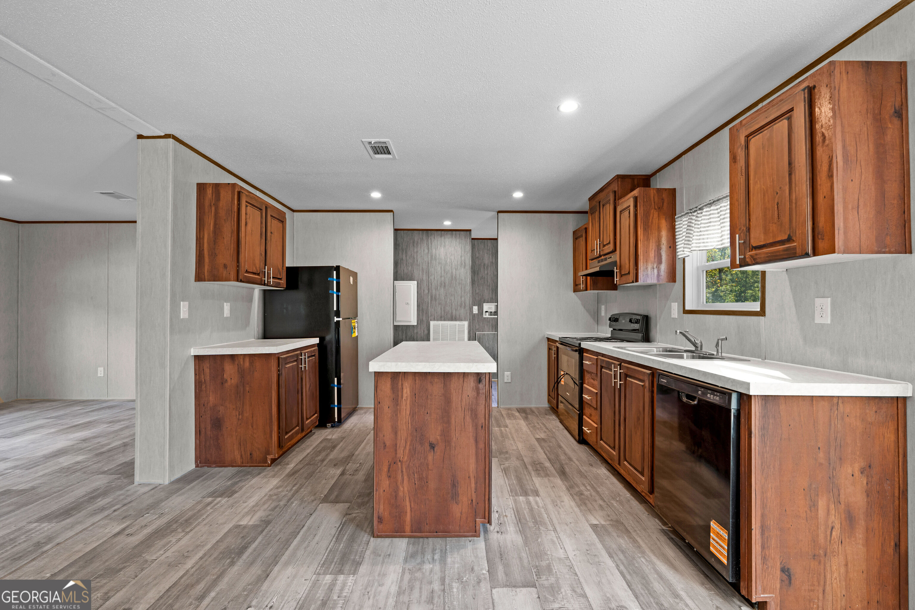 121 Oak Grove