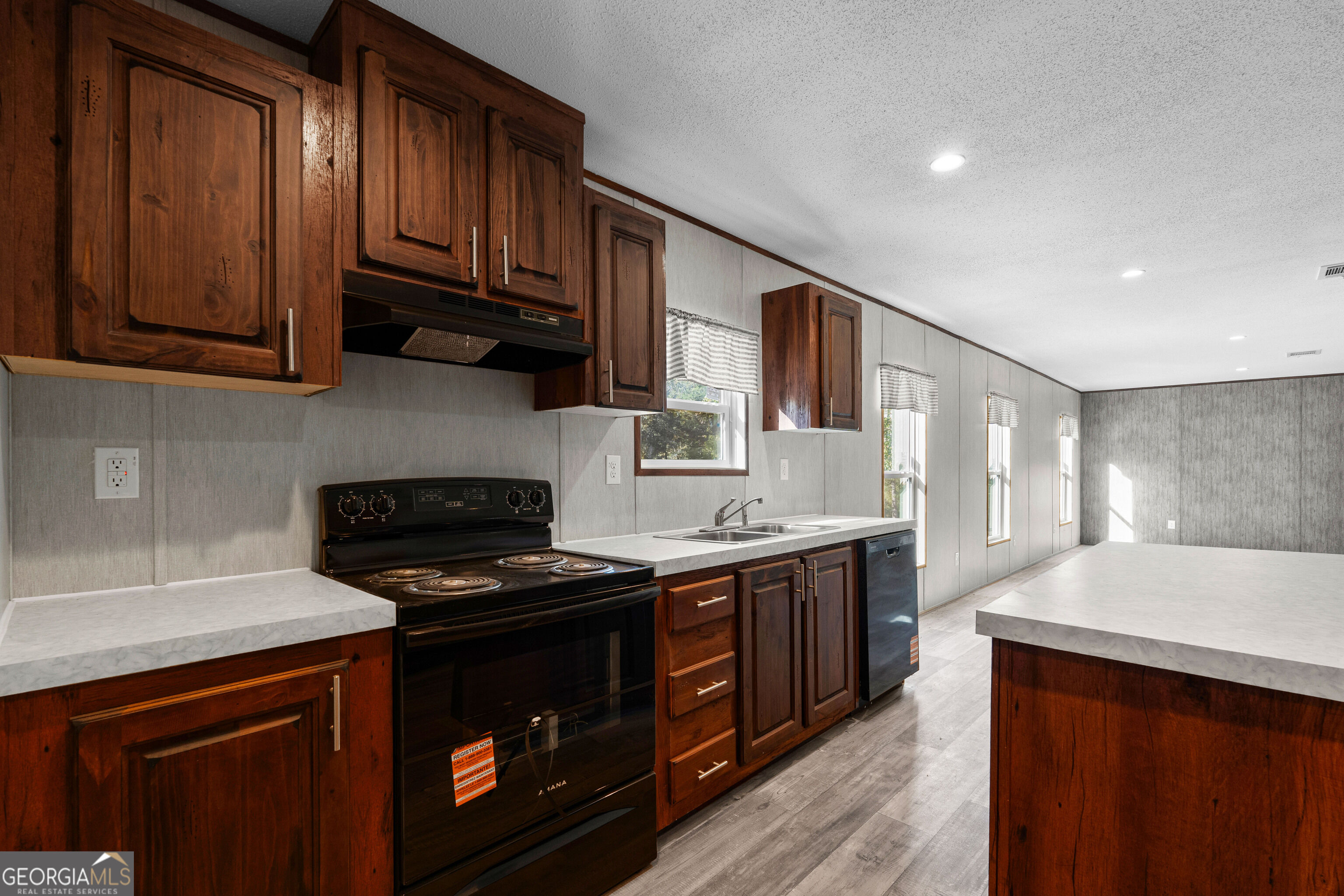 121 Oak Grove