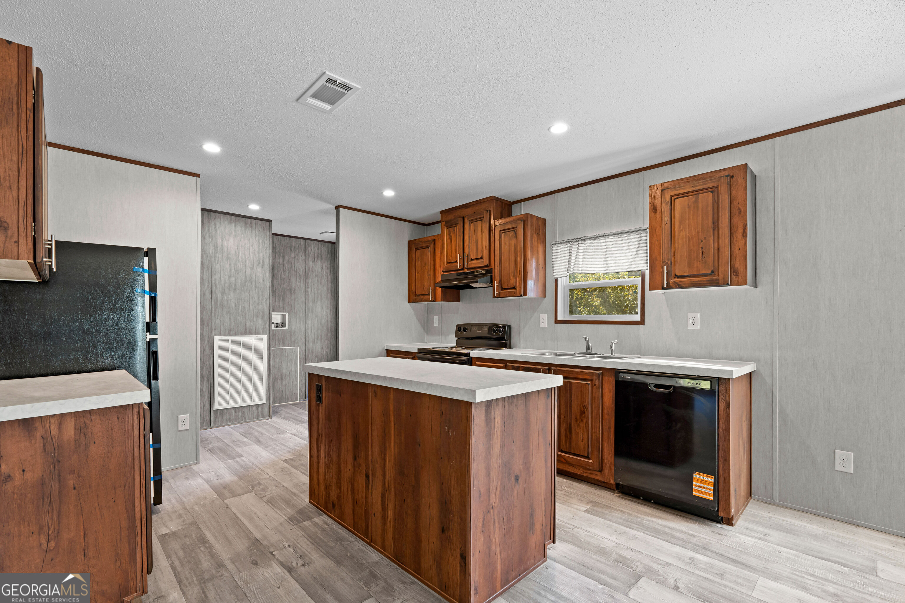 121 Oak Grove