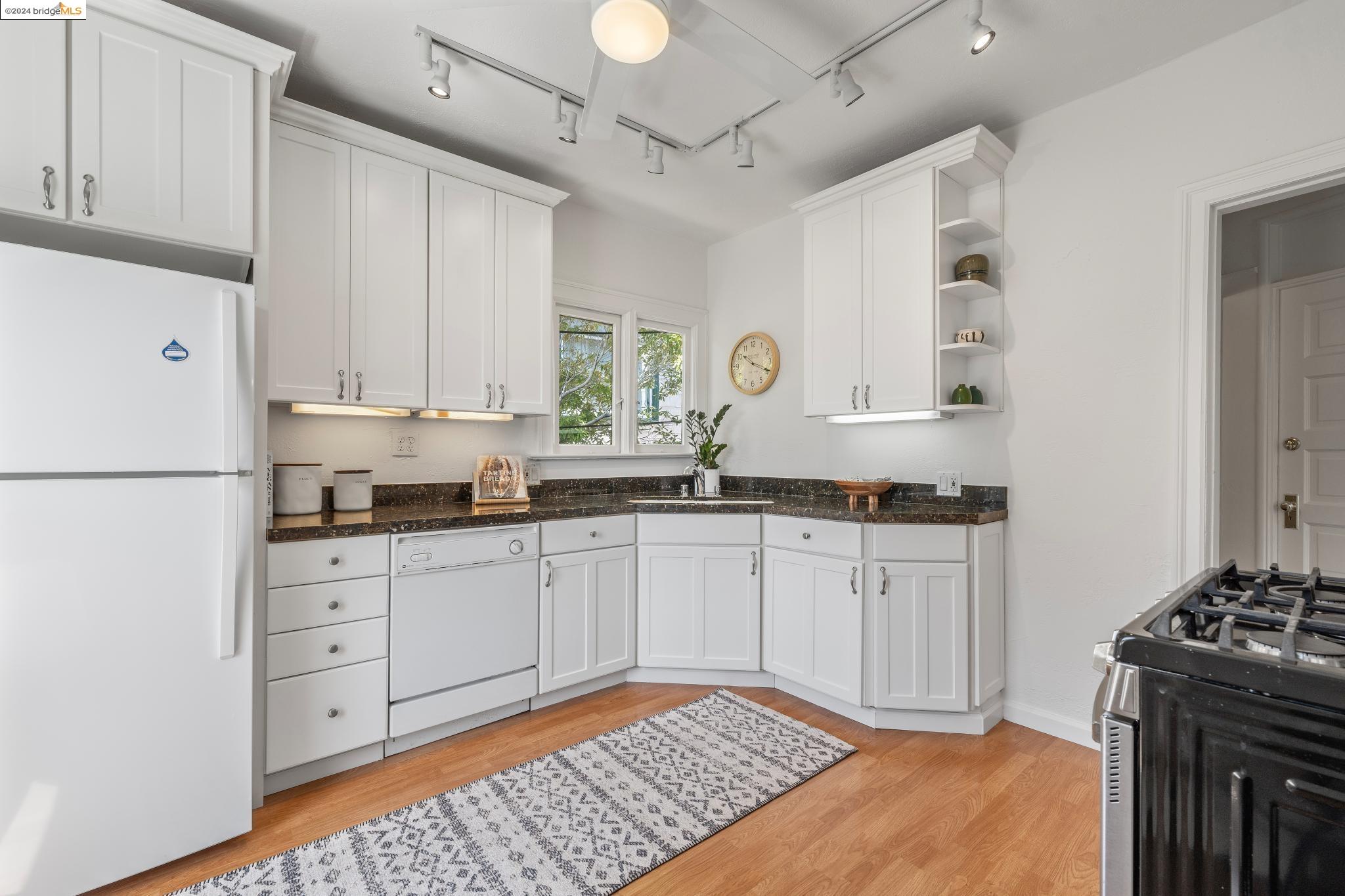 2626 Benvenue Ave # 4