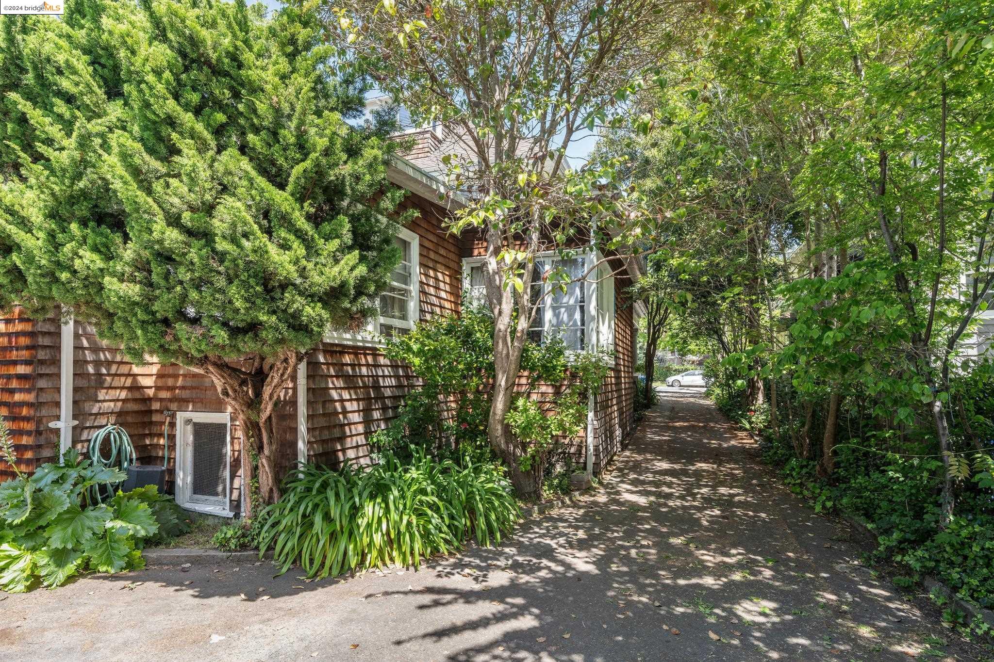 2626 Benvenue Ave # 4