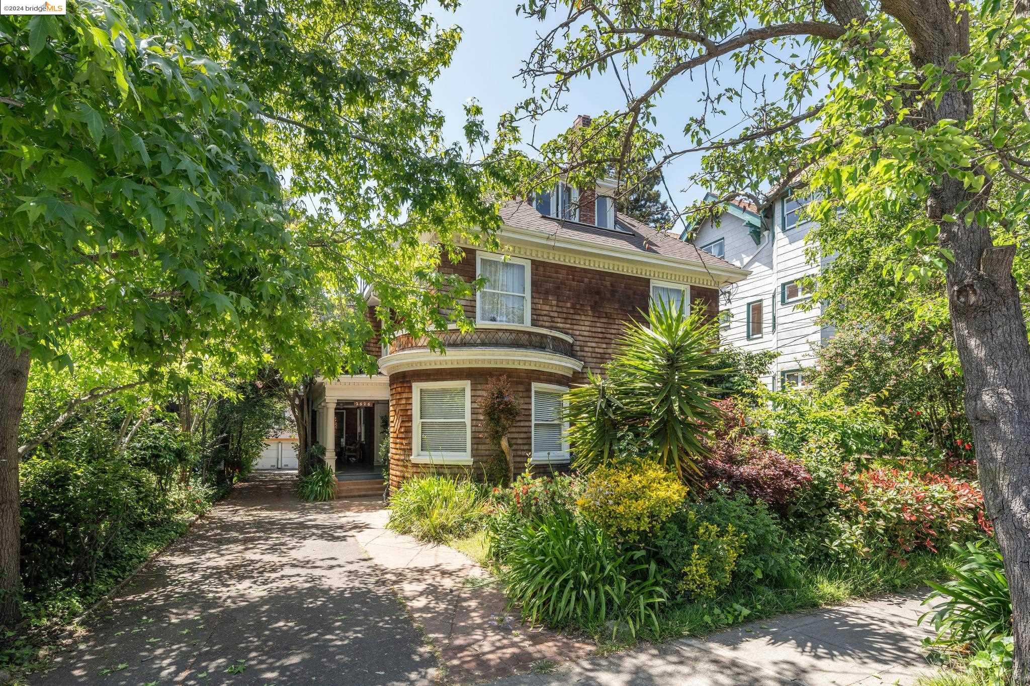 2626 Benvenue Ave # 4