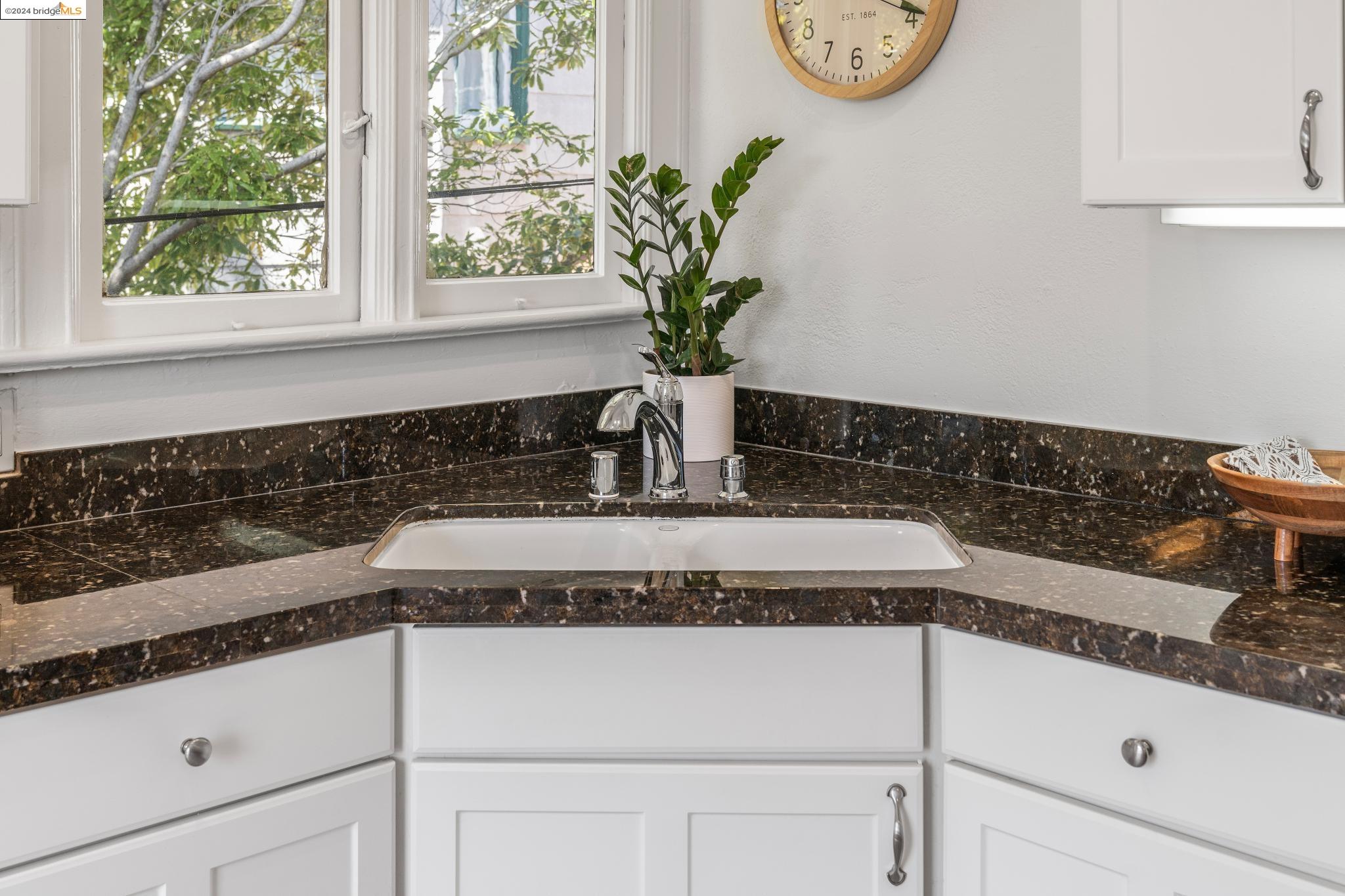 2626 Benvenue Ave # 4