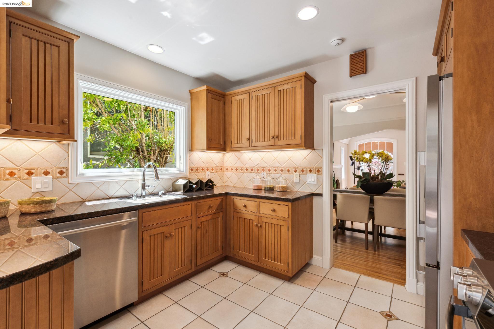 533 Neilson St