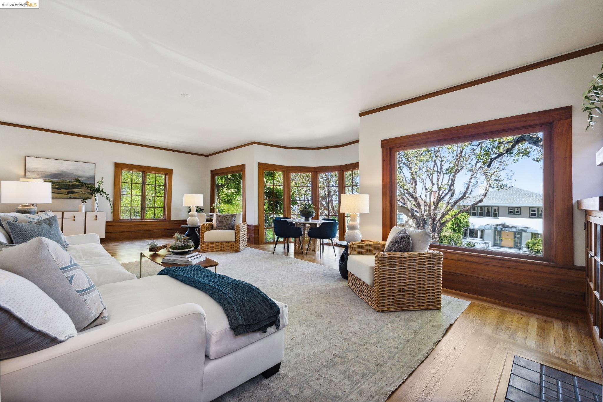 1057 Mariposa Ave