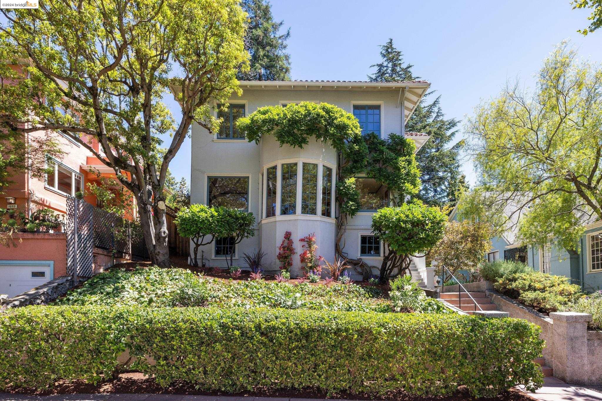 1057 Mariposa Ave