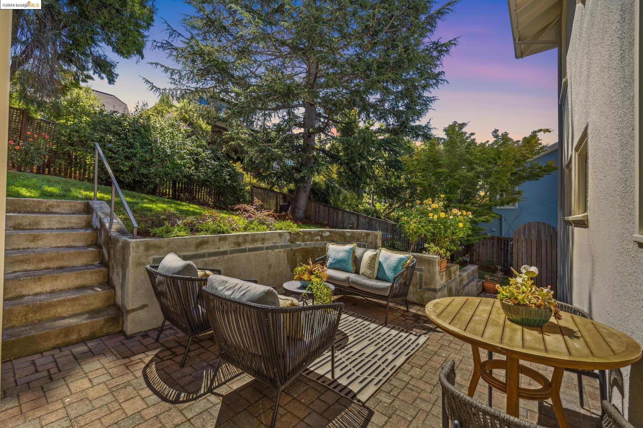 1057 Mariposa Ave
