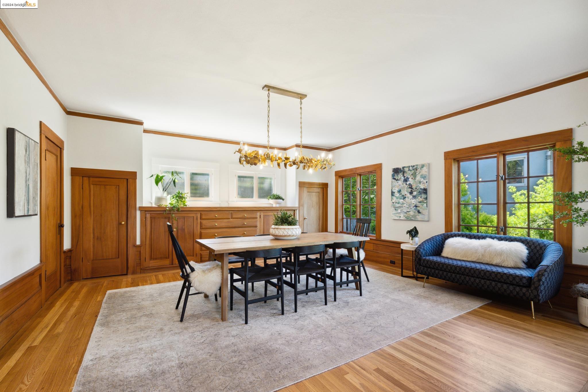 1057 Mariposa Ave