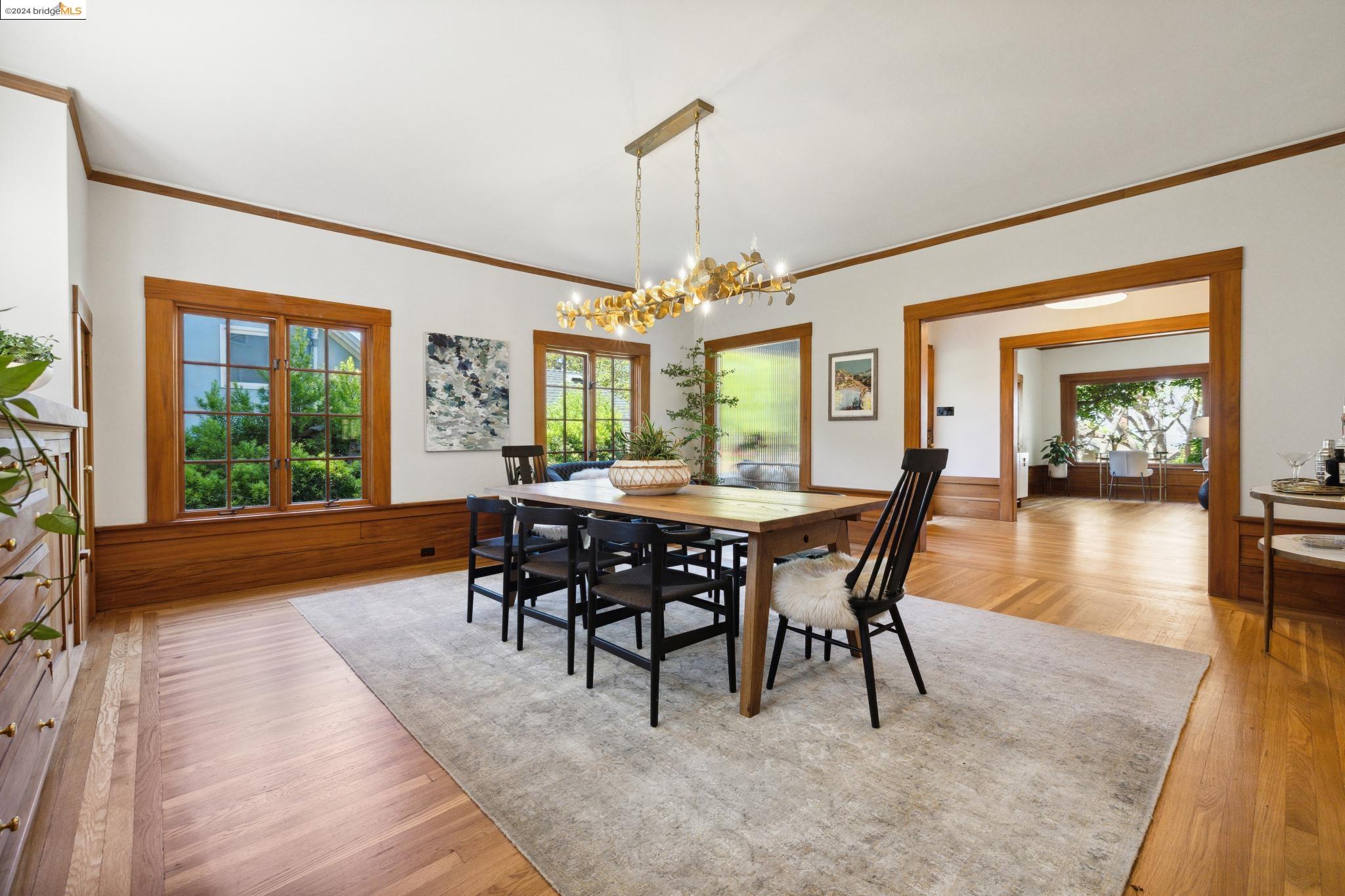1057 Mariposa Ave