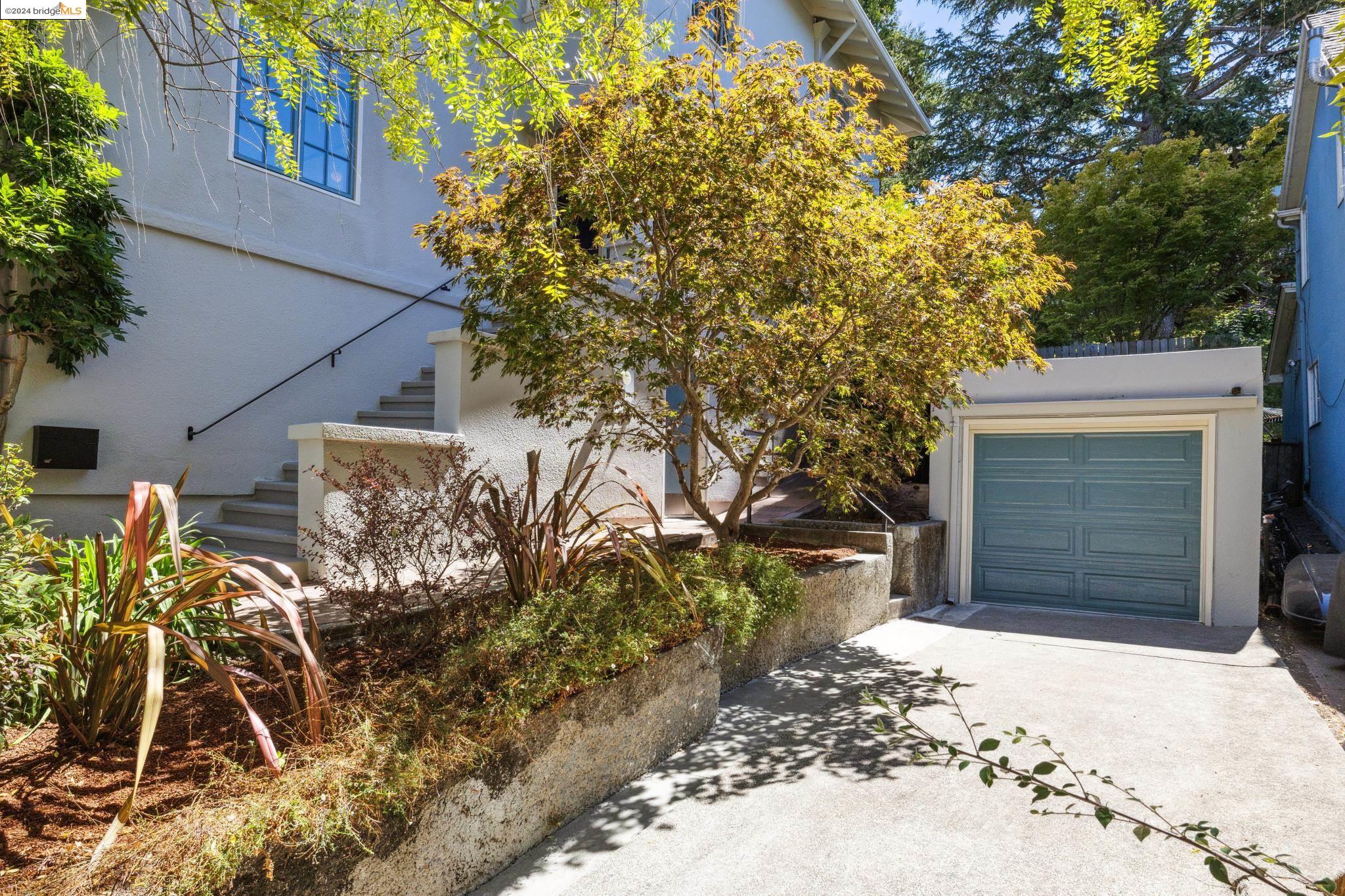 1057 Mariposa Ave