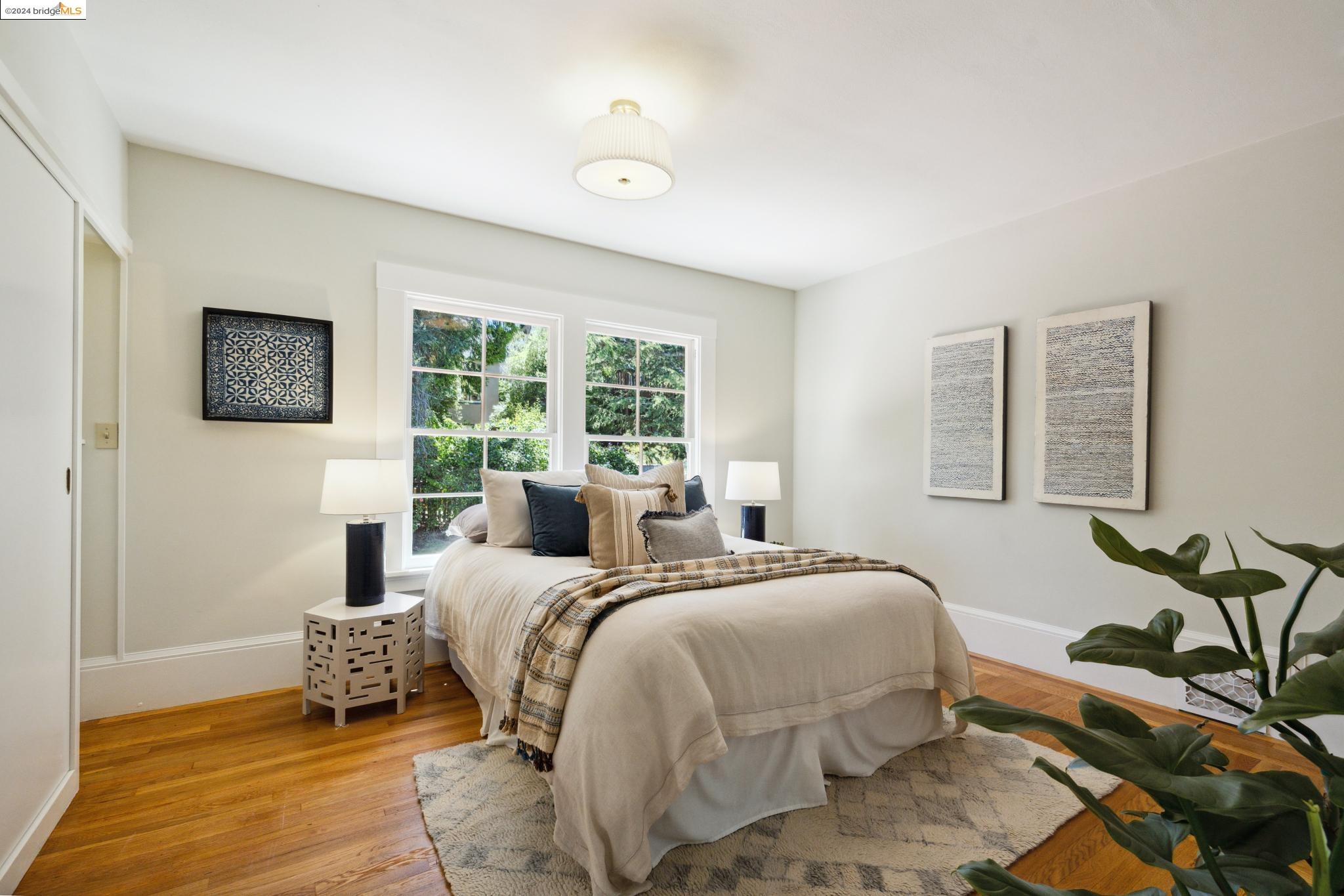 1057 Mariposa Ave