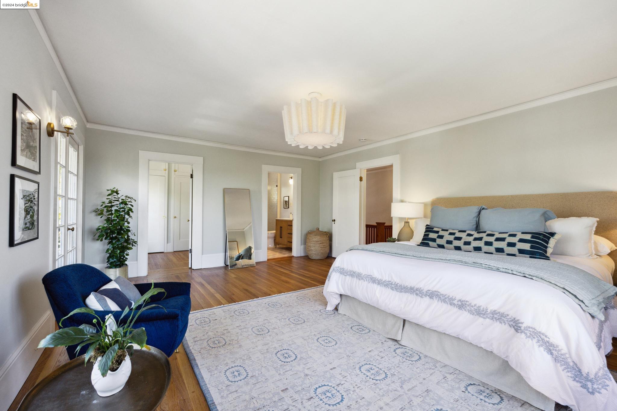 1057 Mariposa Ave