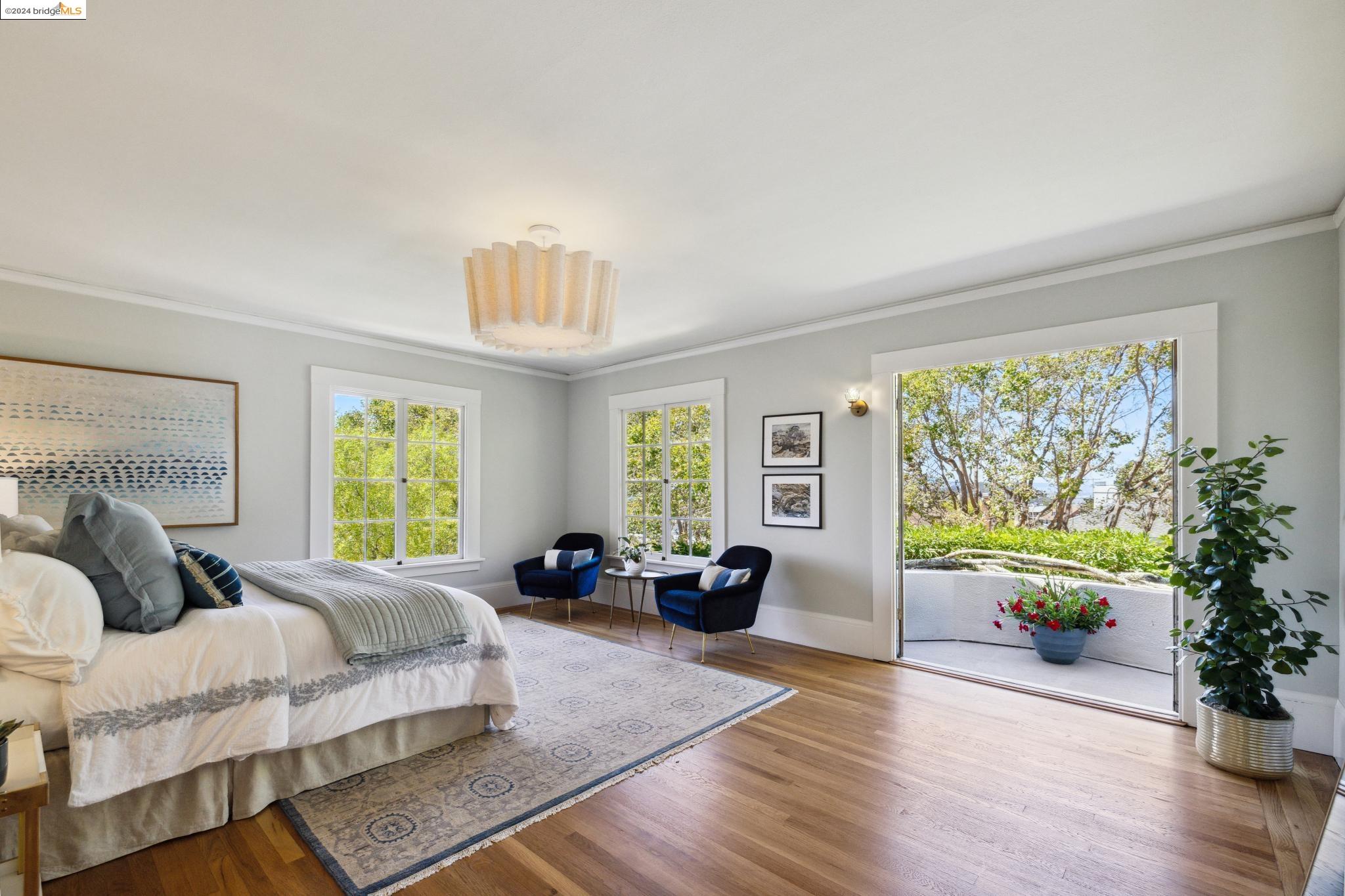 1057 Mariposa Ave