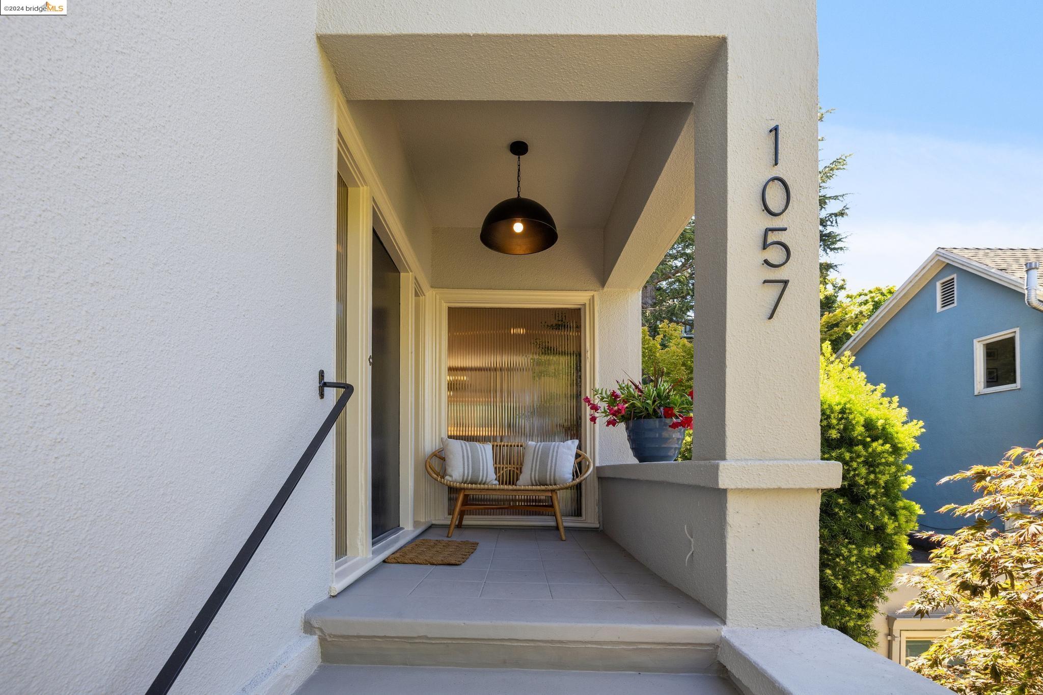 1057 Mariposa Ave