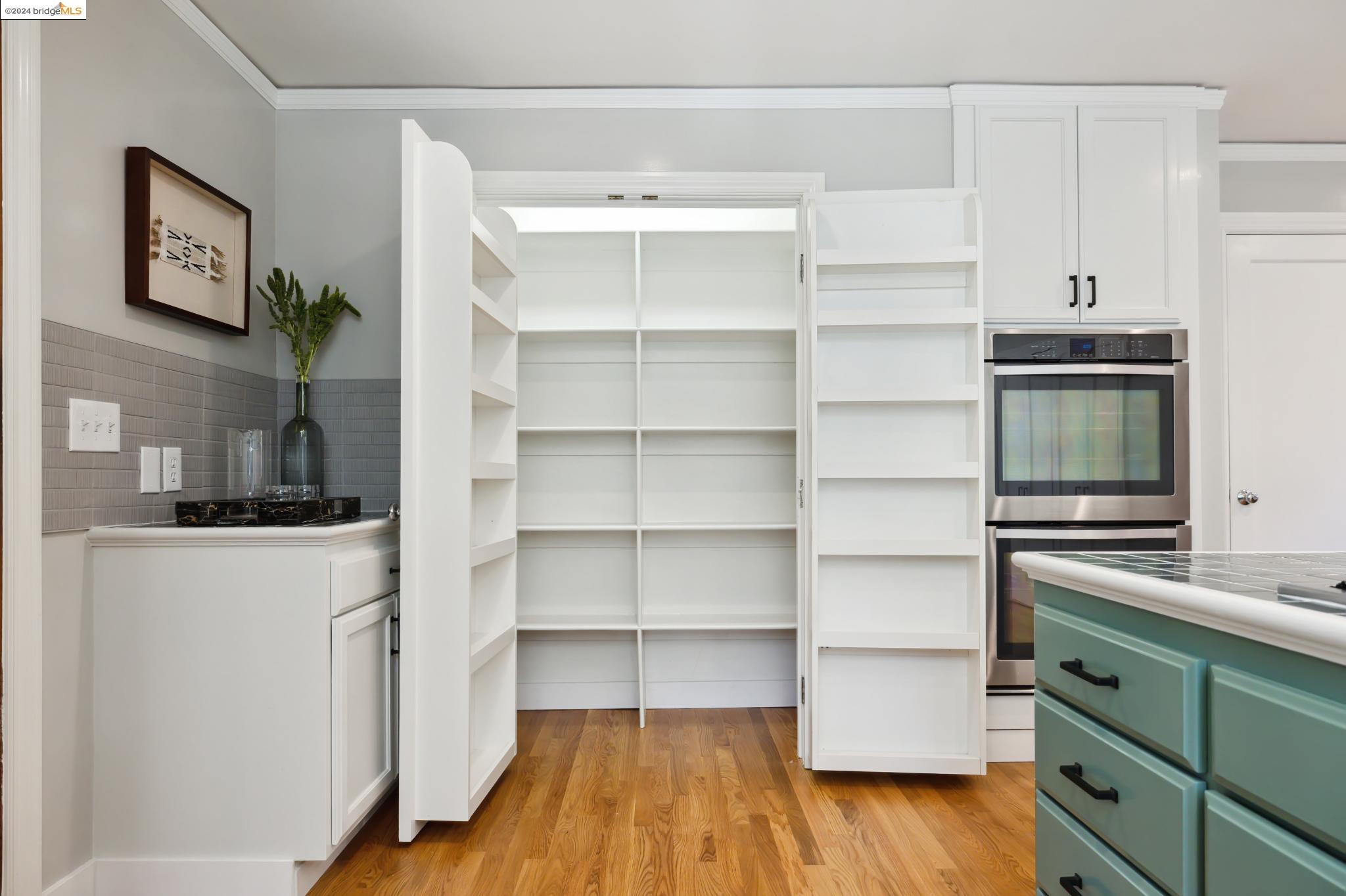 1057 Mariposa Ave