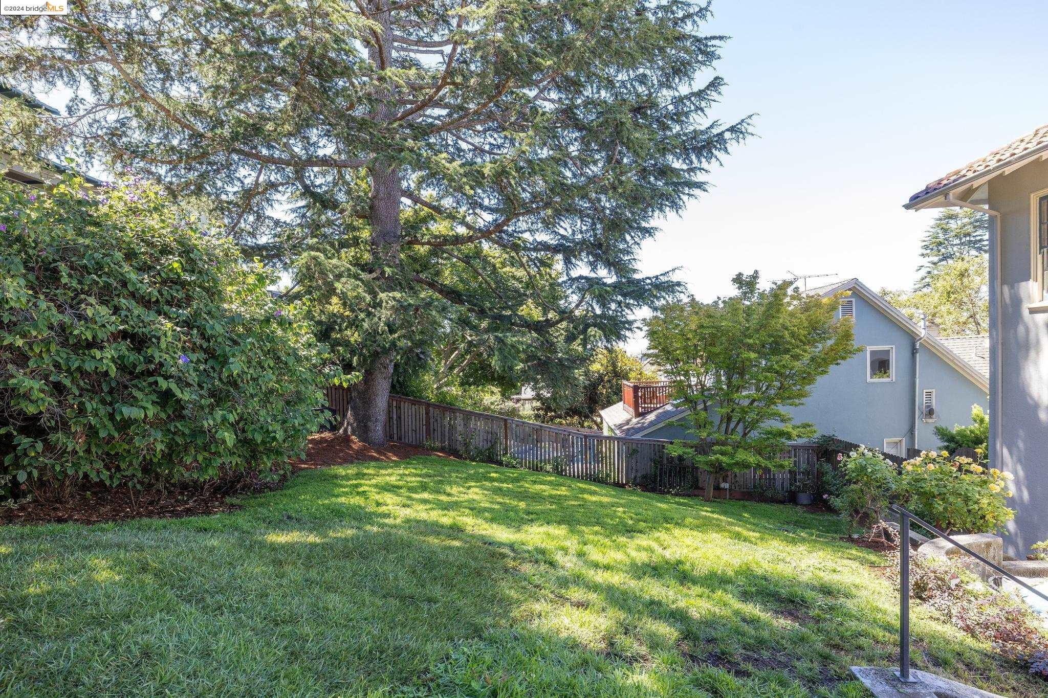 1057 Mariposa Ave