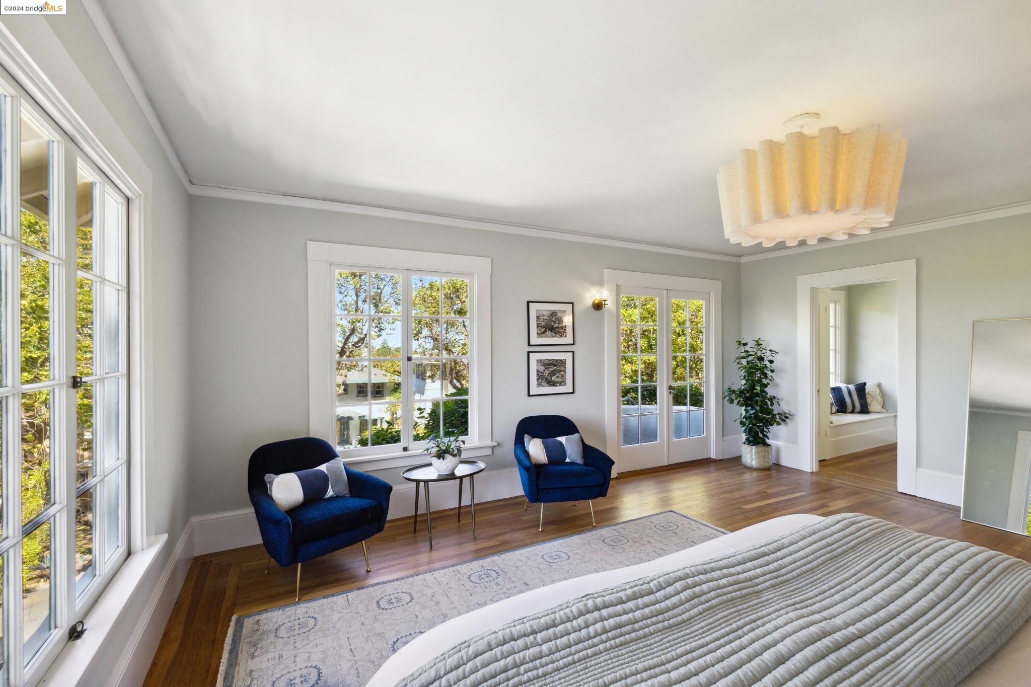 1057 Mariposa Ave