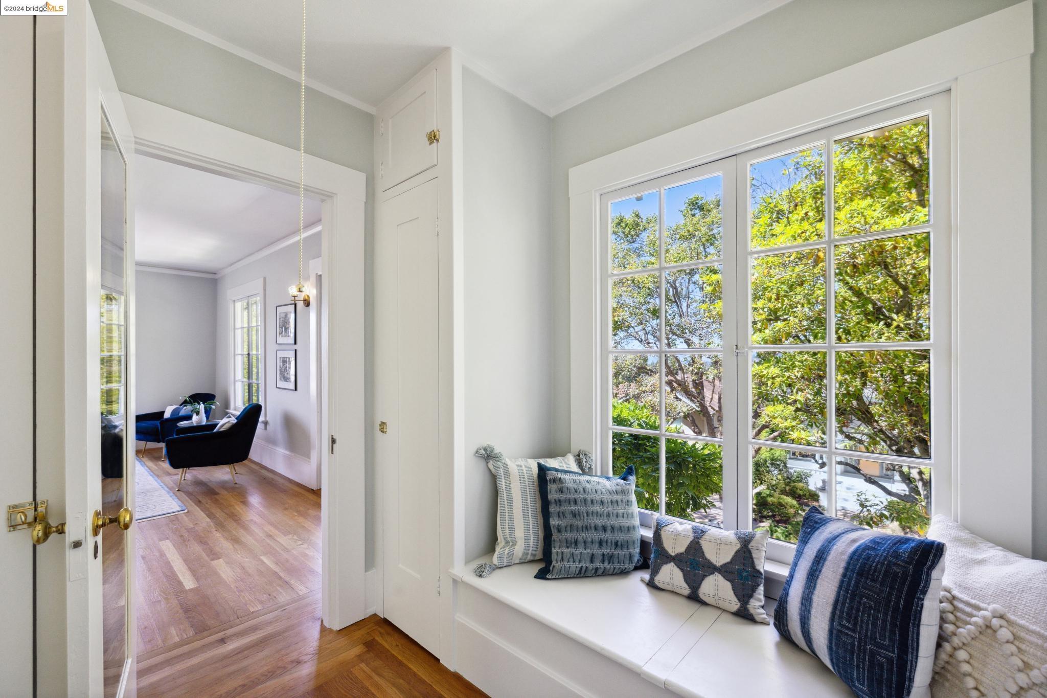 1057 Mariposa Ave