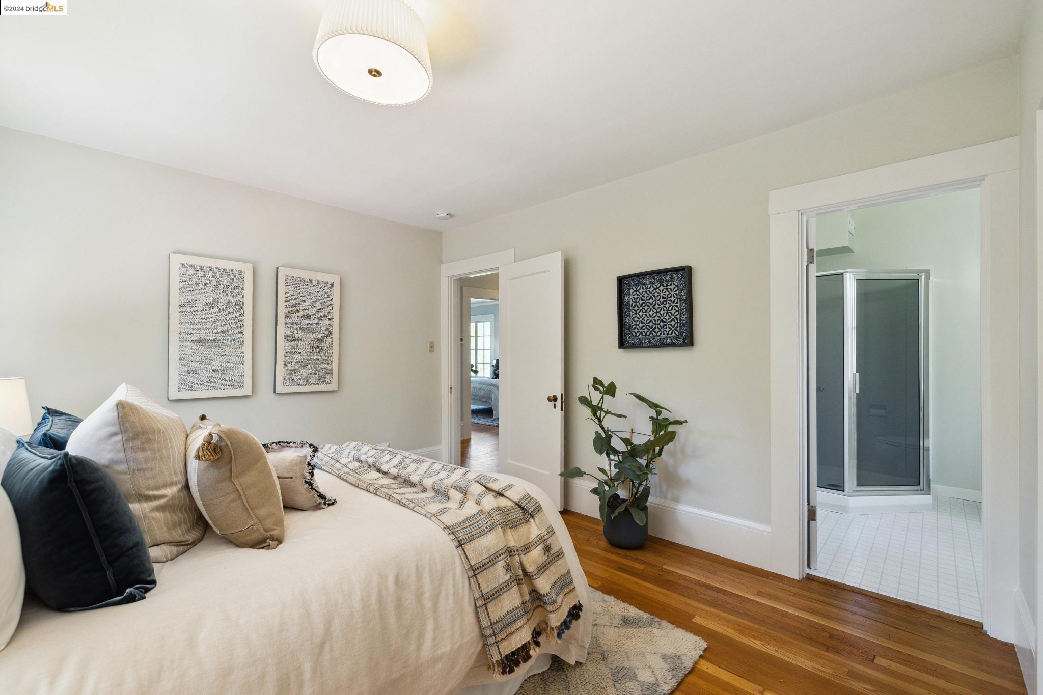1057 Mariposa Ave