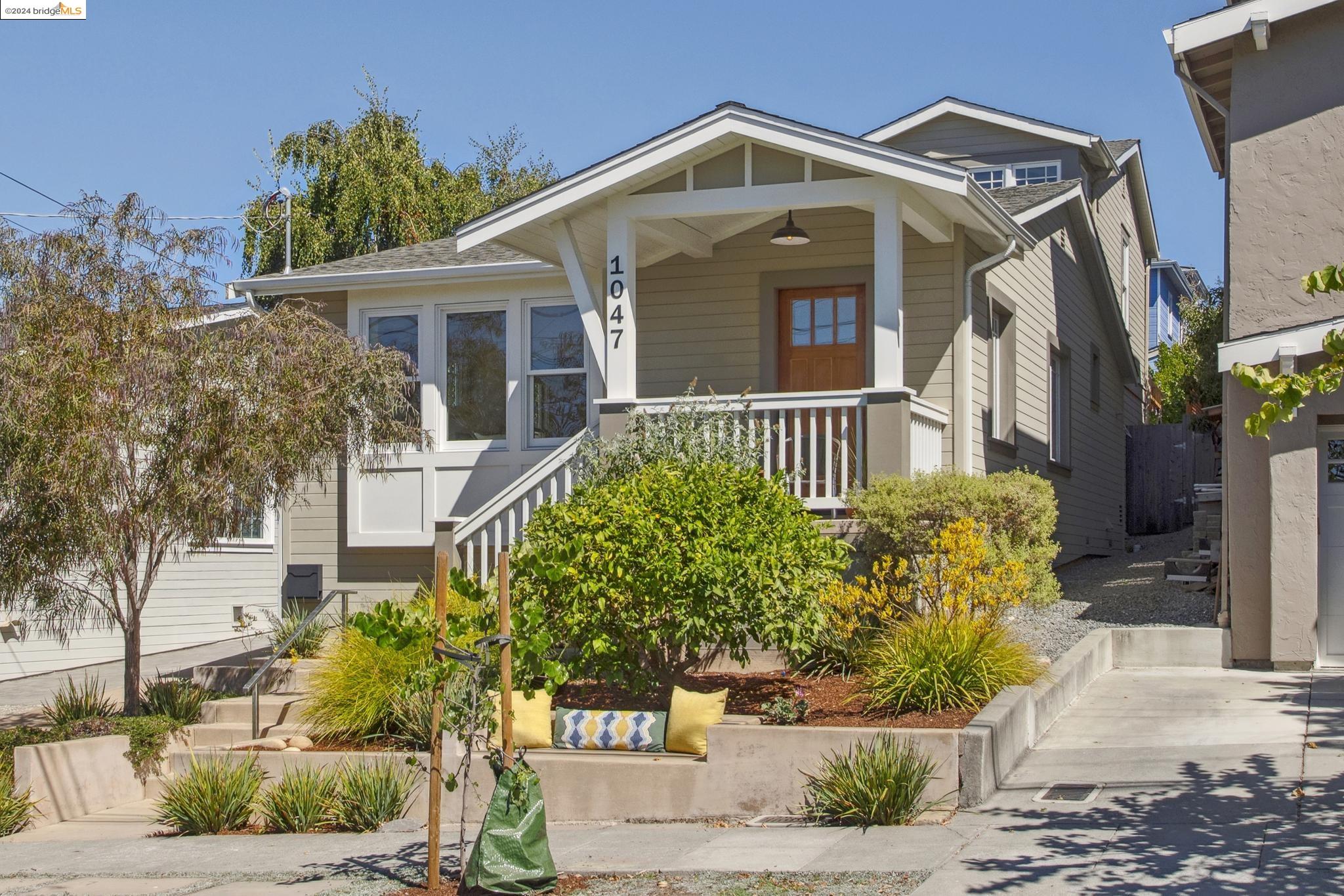 1047 Neilson St