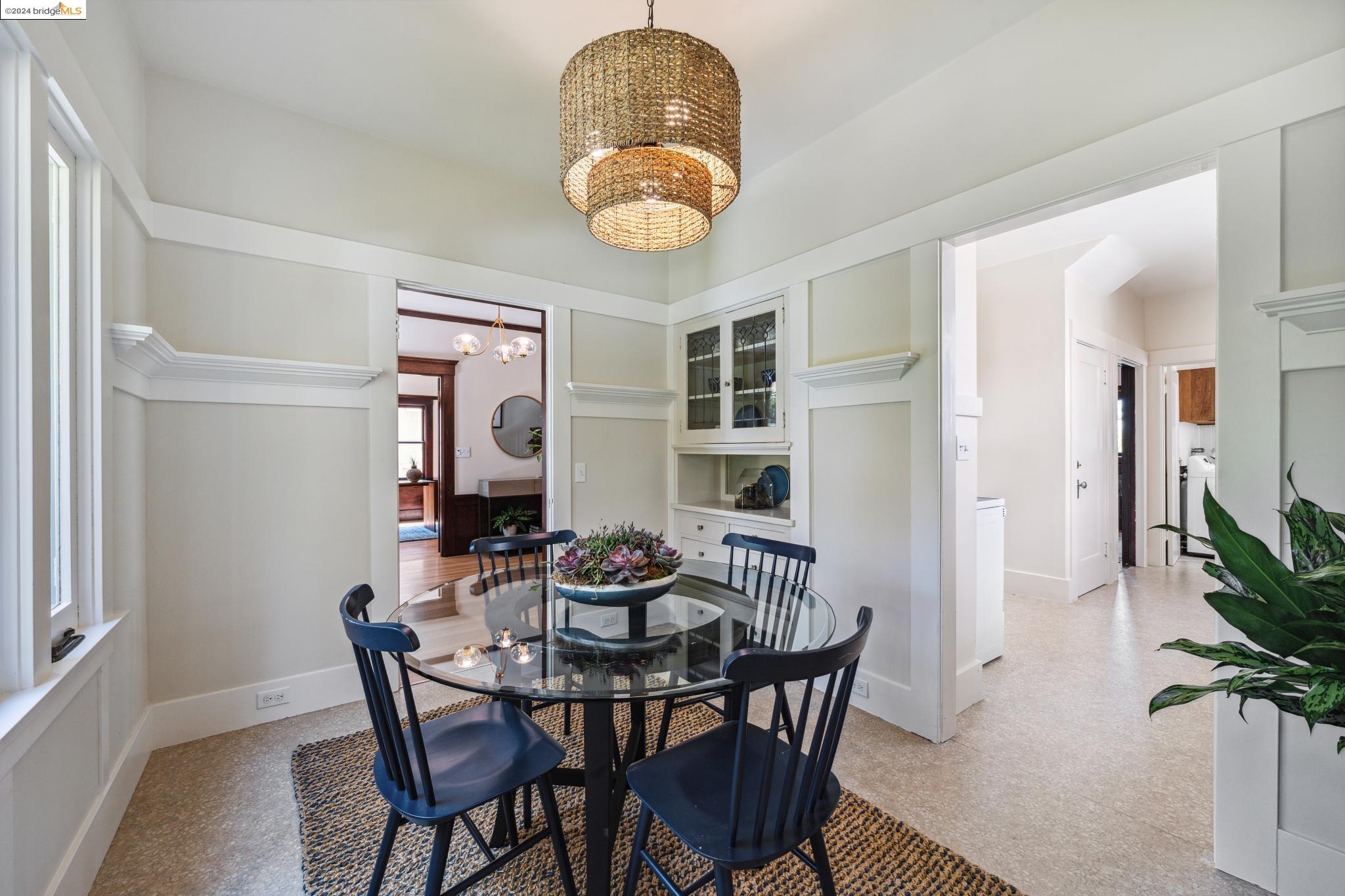 1060 Mariposa Ave