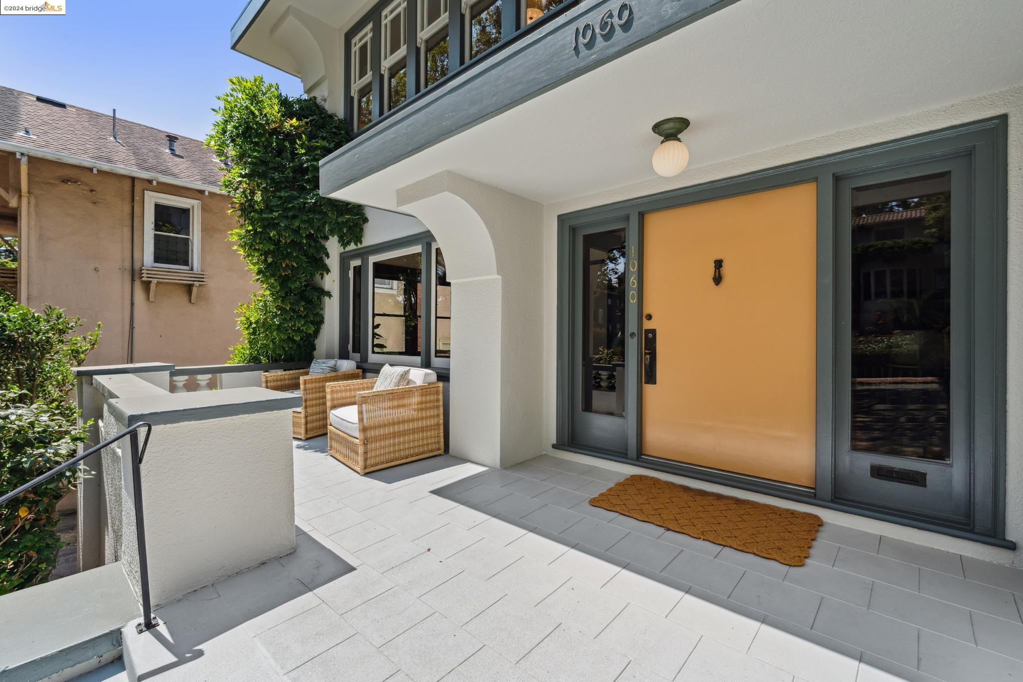 1060 Mariposa Ave