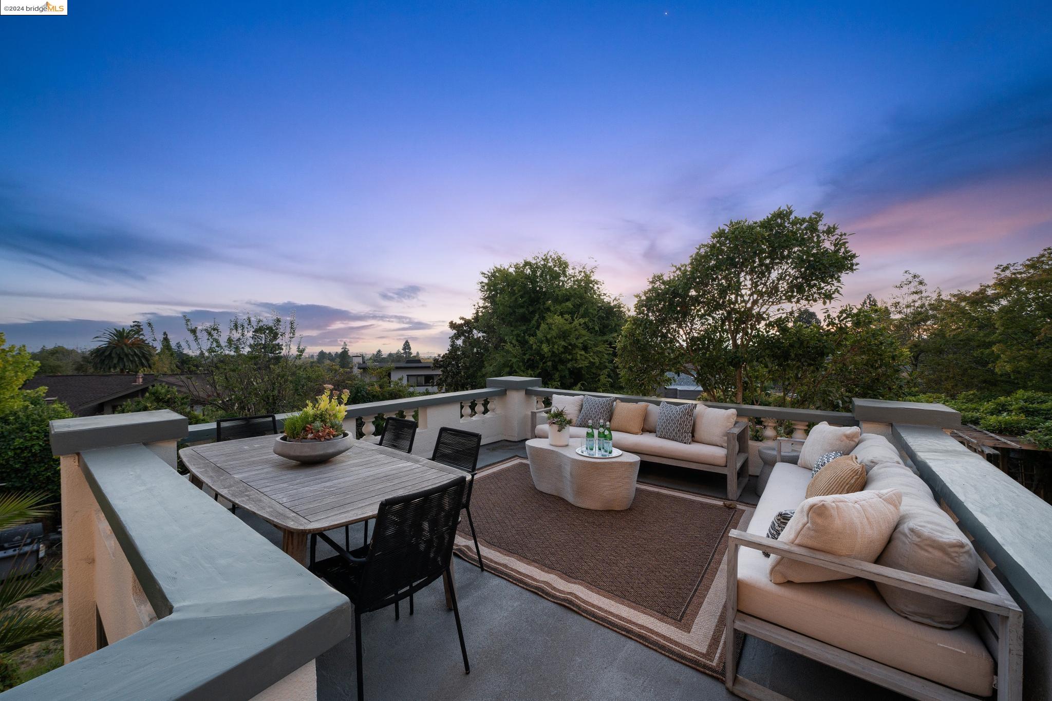 1060 Mariposa Ave