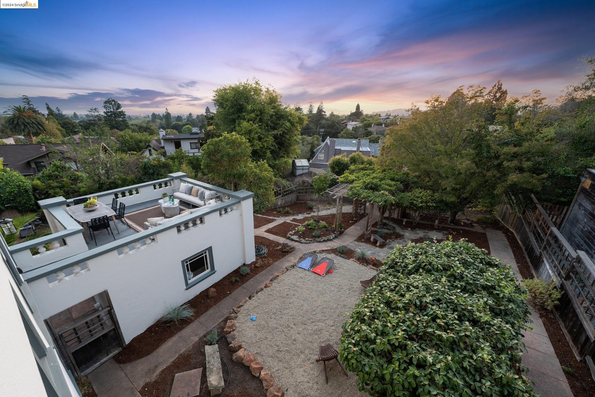 1060 Mariposa Ave