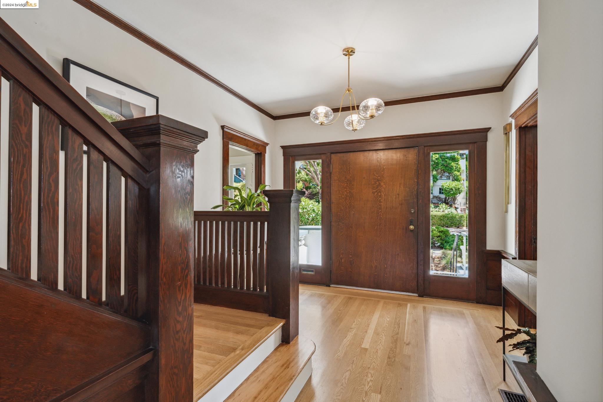 1060 Mariposa Ave