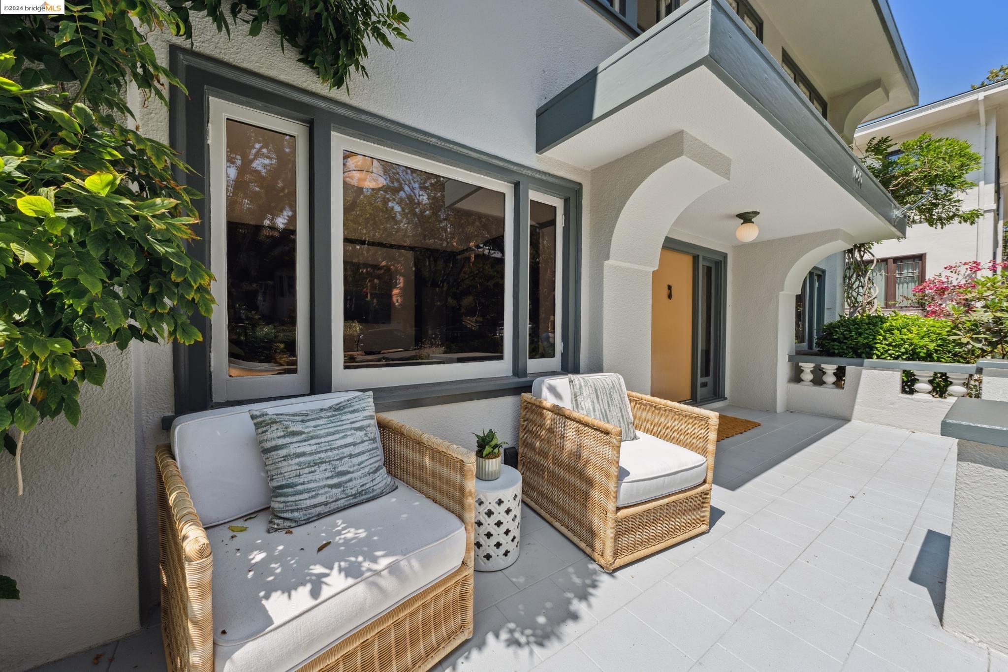 1060 Mariposa Ave