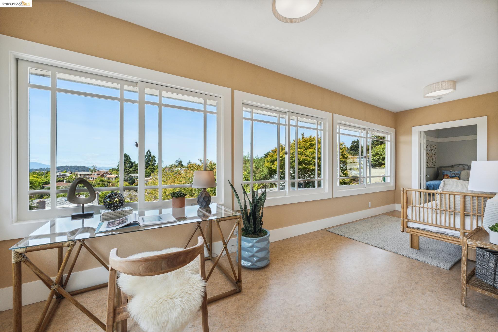 1060 Mariposa Ave