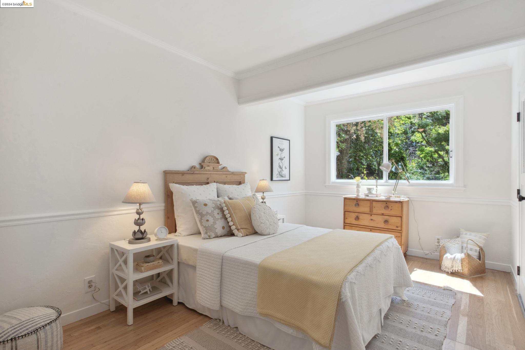 2124 Los Angeles Ave