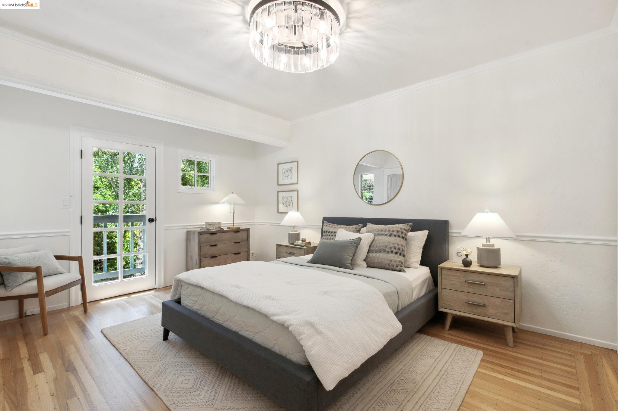 2124 Los Angeles Ave