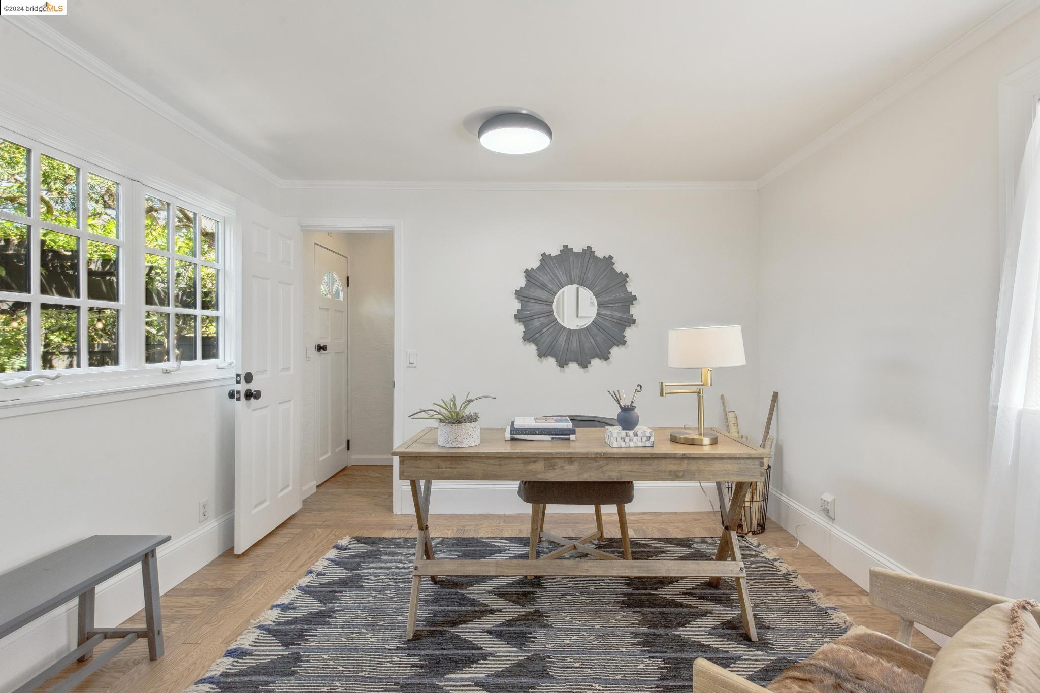 2124 Los Angeles Ave