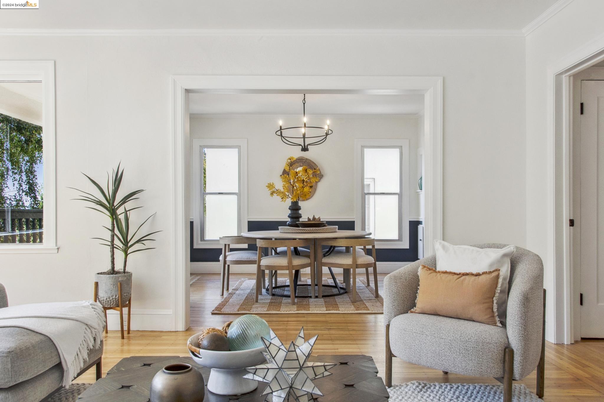 2124 Los Angeles Ave