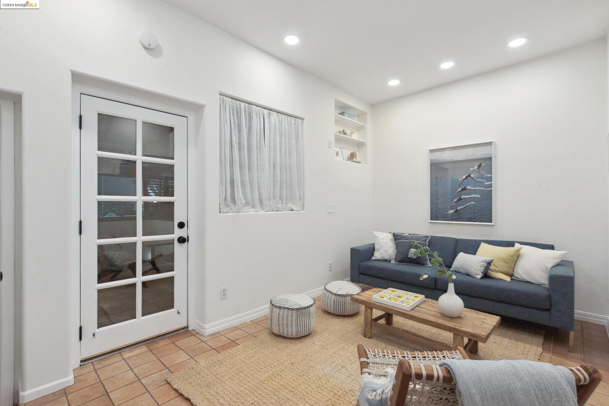 2124 Los Angeles Ave