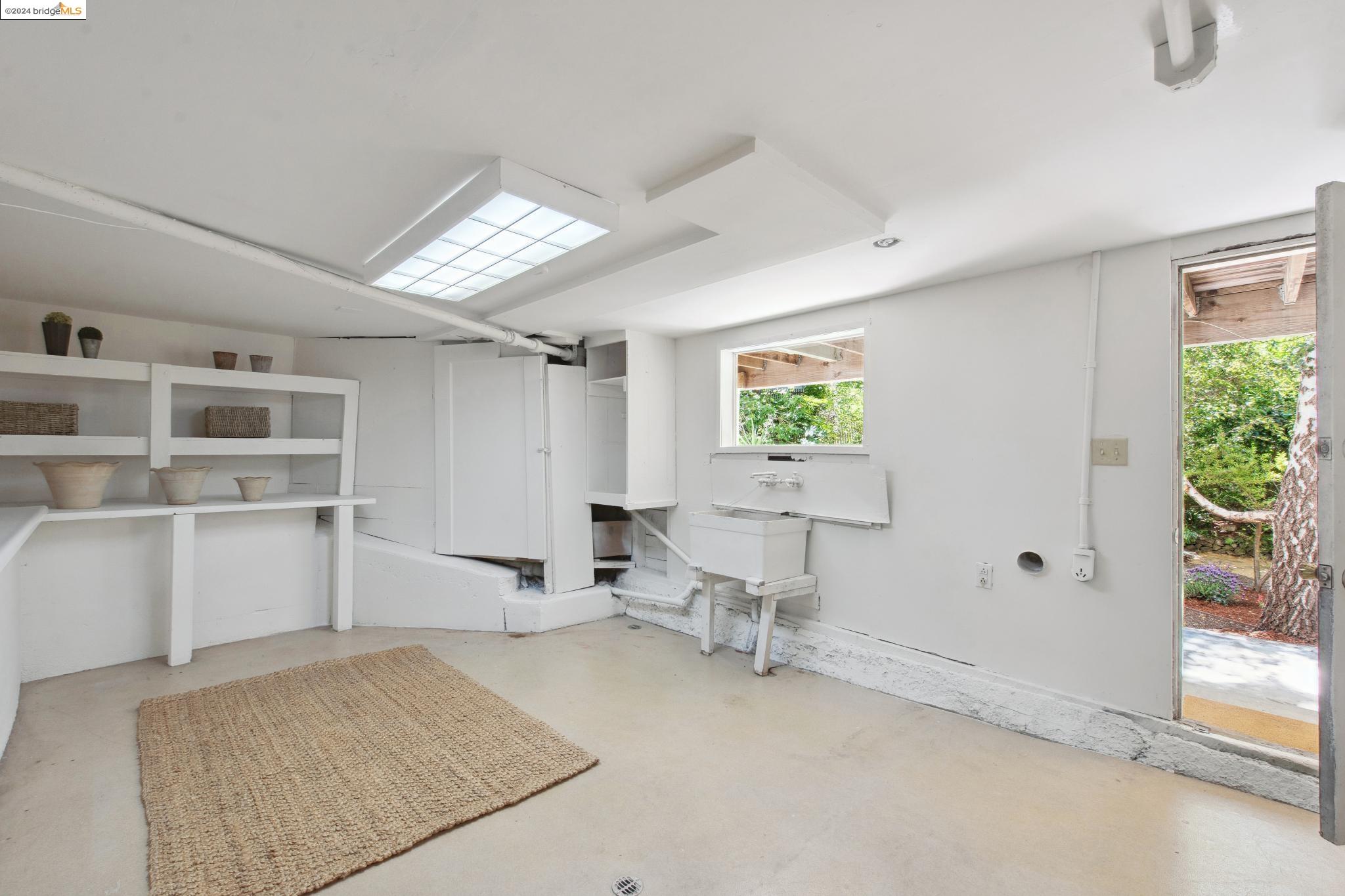 2124 Los Angeles Ave