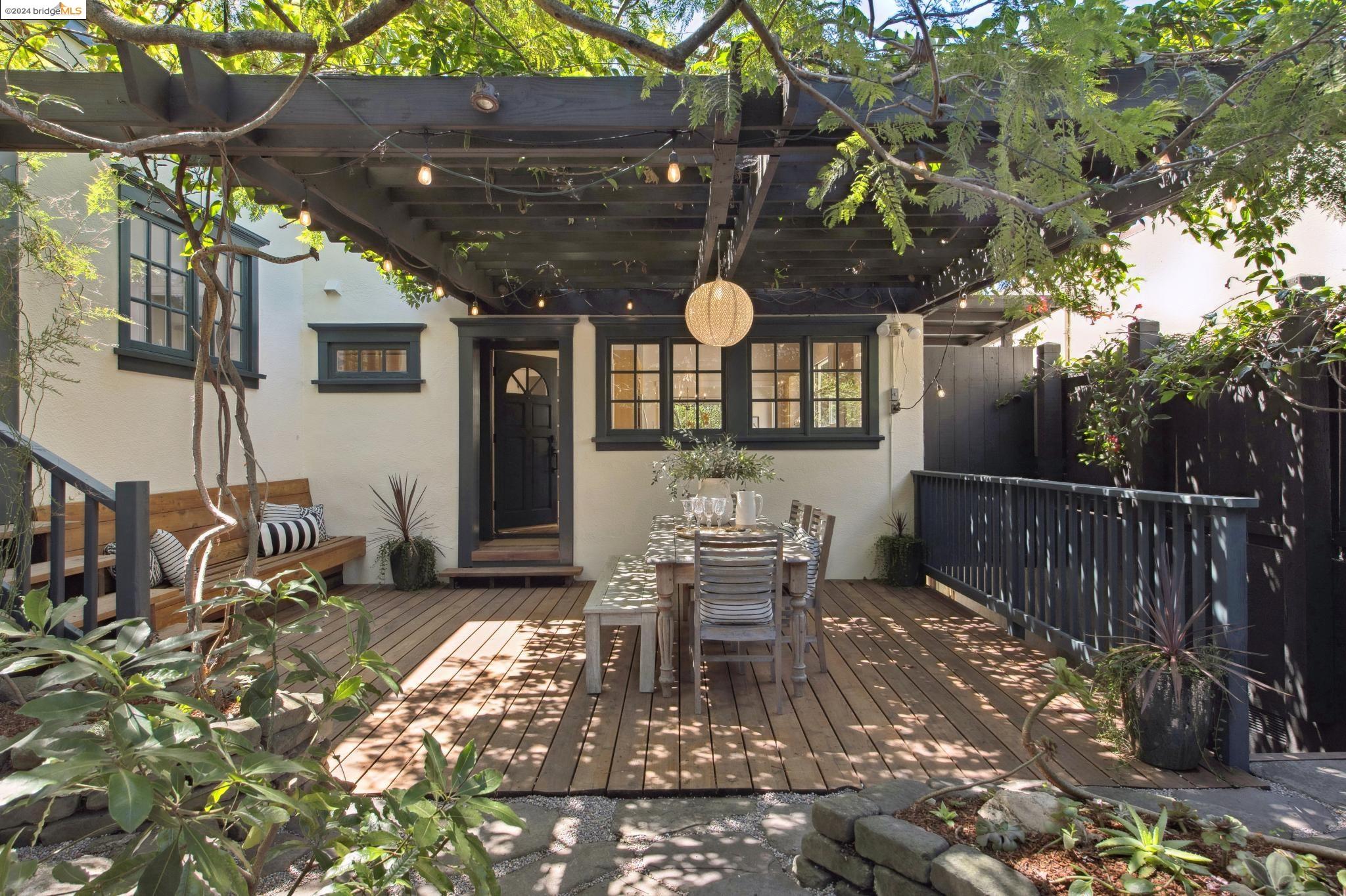 2124 Los Angeles Ave