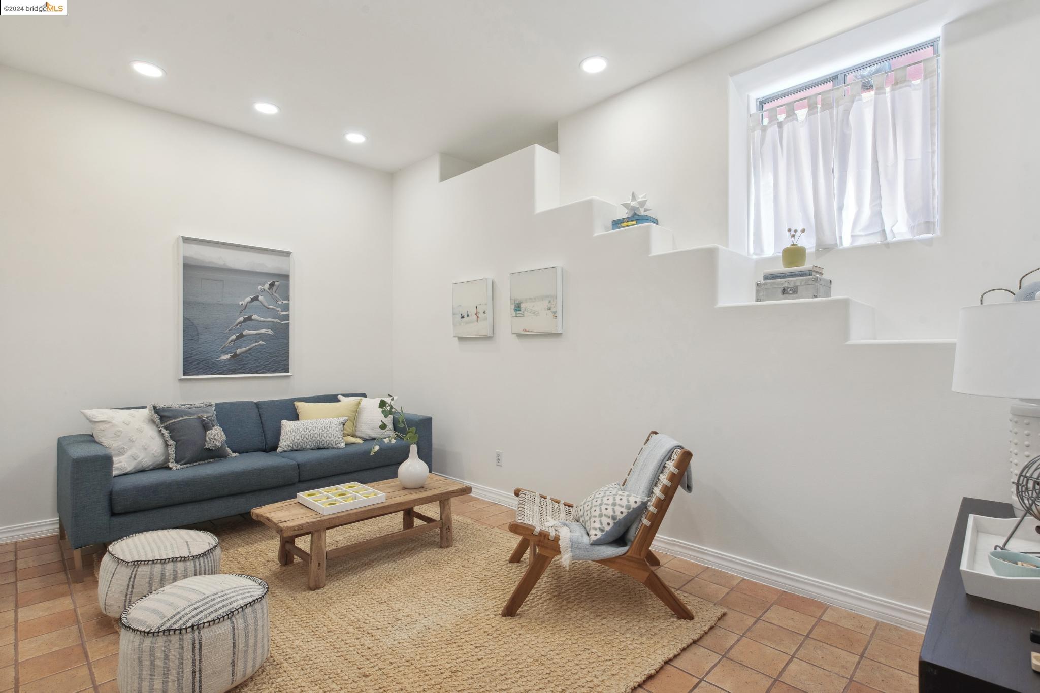 2124 Los Angeles Ave